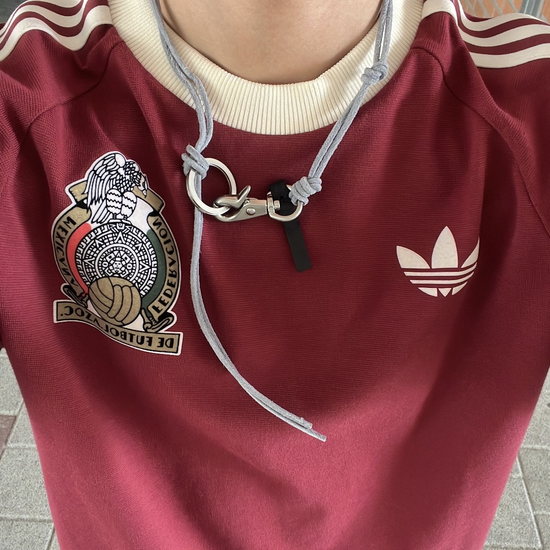 Adidas Mexico Adicolor 3S T-Shirt Noble Maroon - KR Sizing, Our Legacy Ladon Leather Keychain Antique Blue 착용 스타일