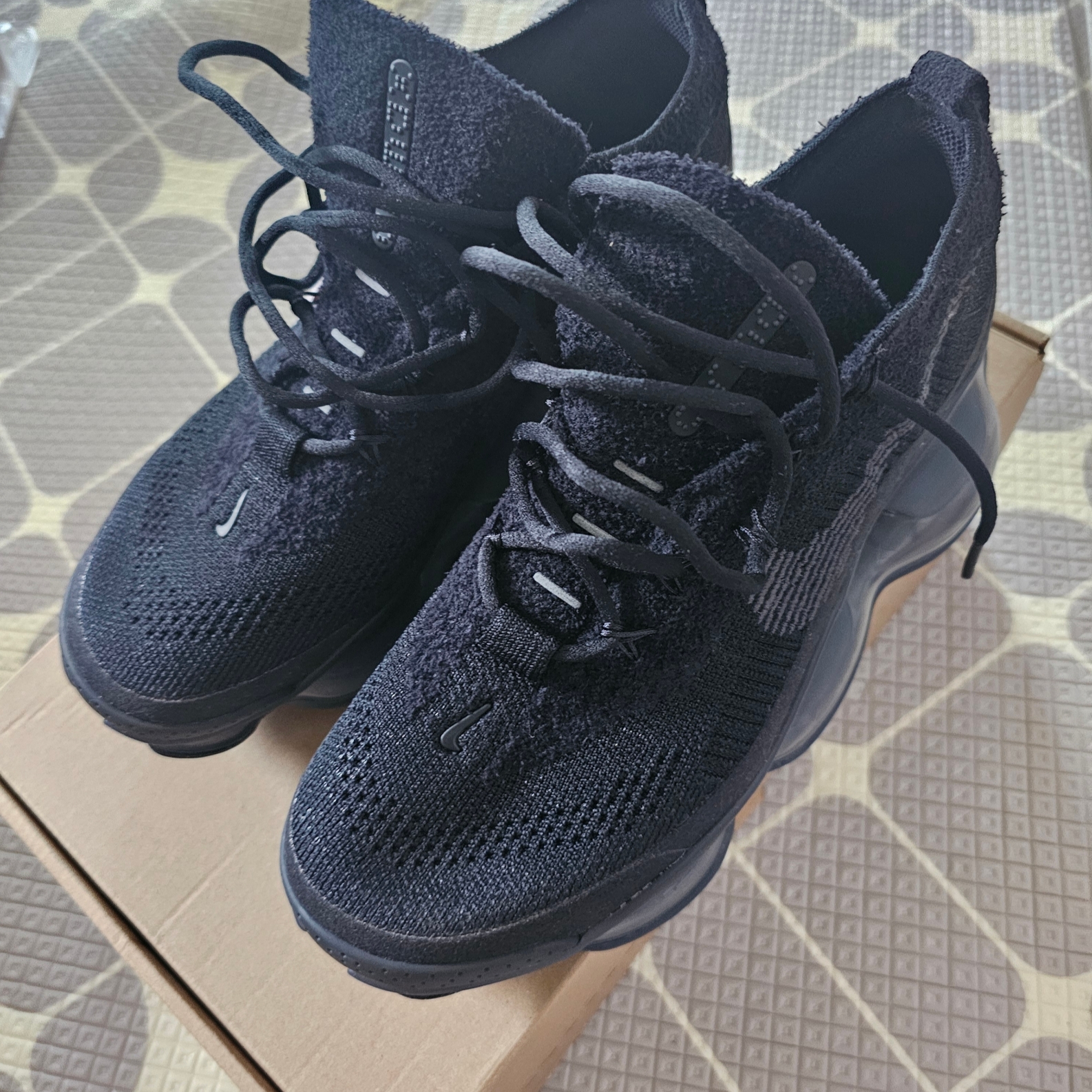 Nike Air Max Scorpion Flyknit Black Anthracite 착용 스타일
