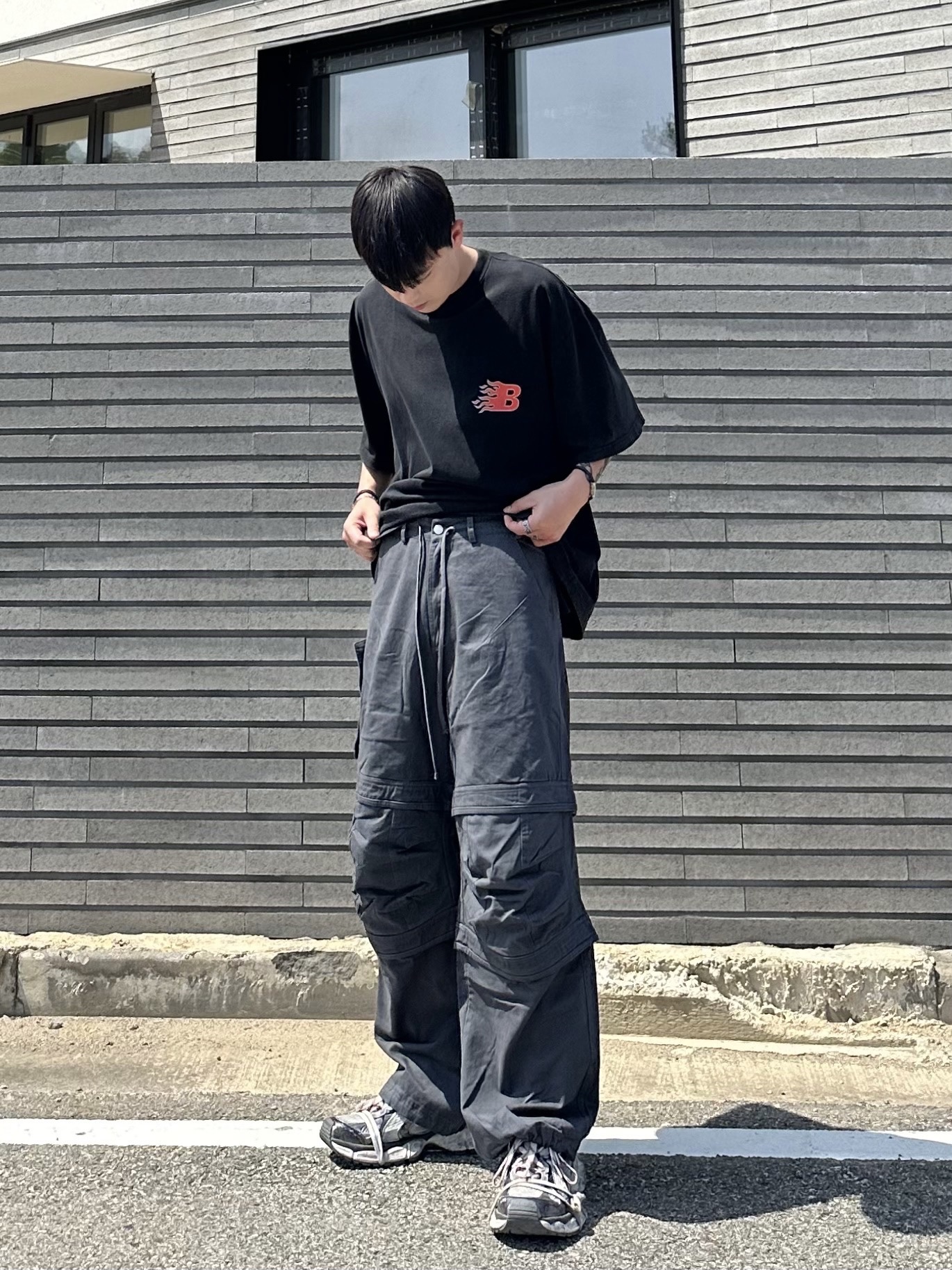 Balenciaga 3XL Sneakers Grey White Red 착용 스타일 - 1