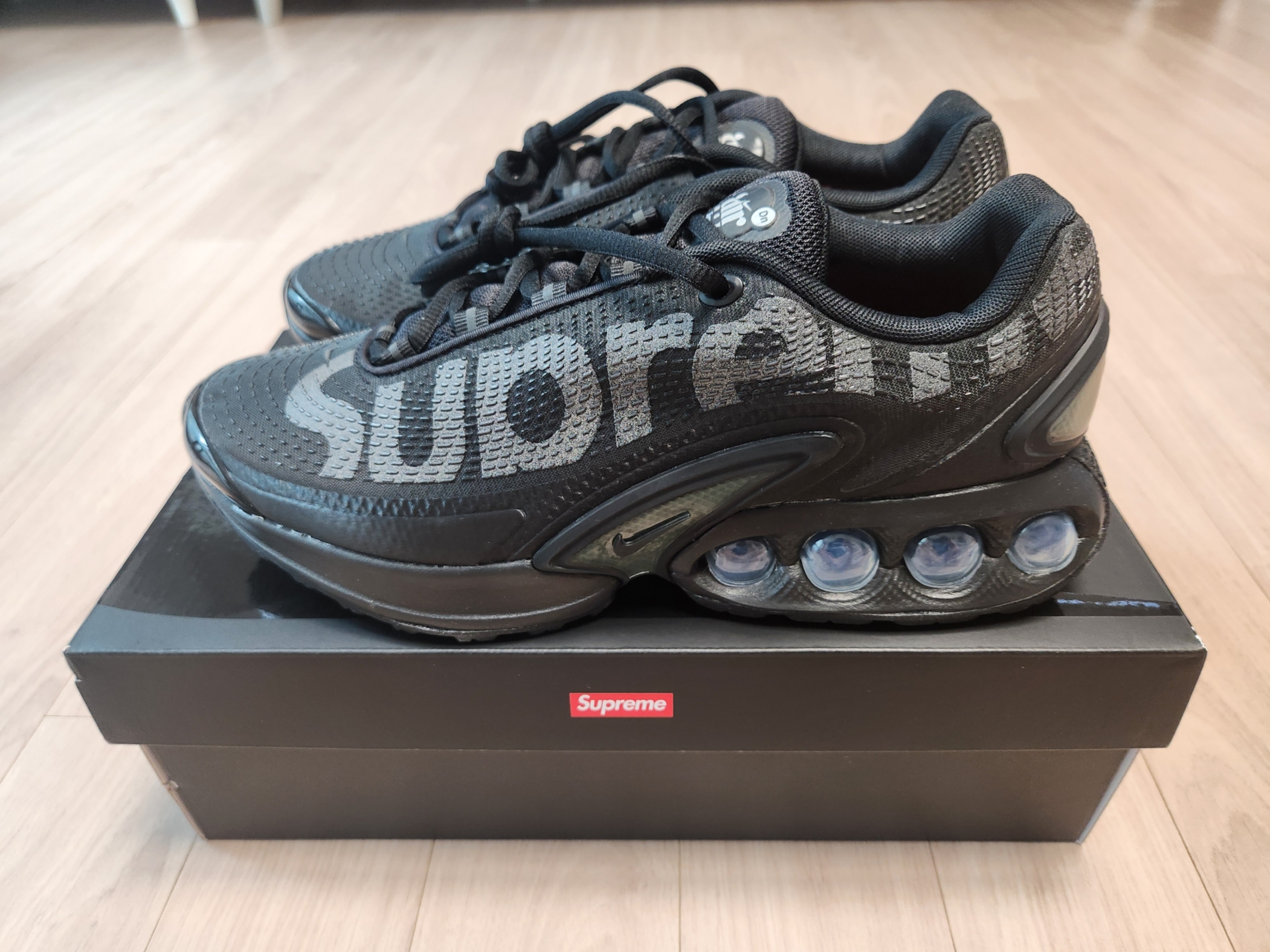 Nike x Supreme Air Max DN SP Black Galactic Jade 착용 스타일 - 1