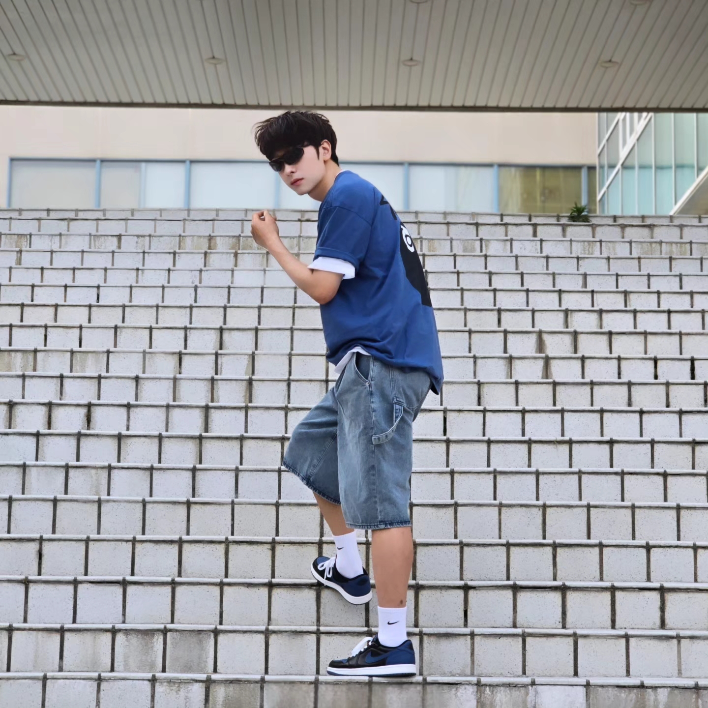 Stussy 8 Ball T-Shirt Midnight - 22SS, Jordan 1 Retro Low OG Mystic Navy 착용 스타일 - 4