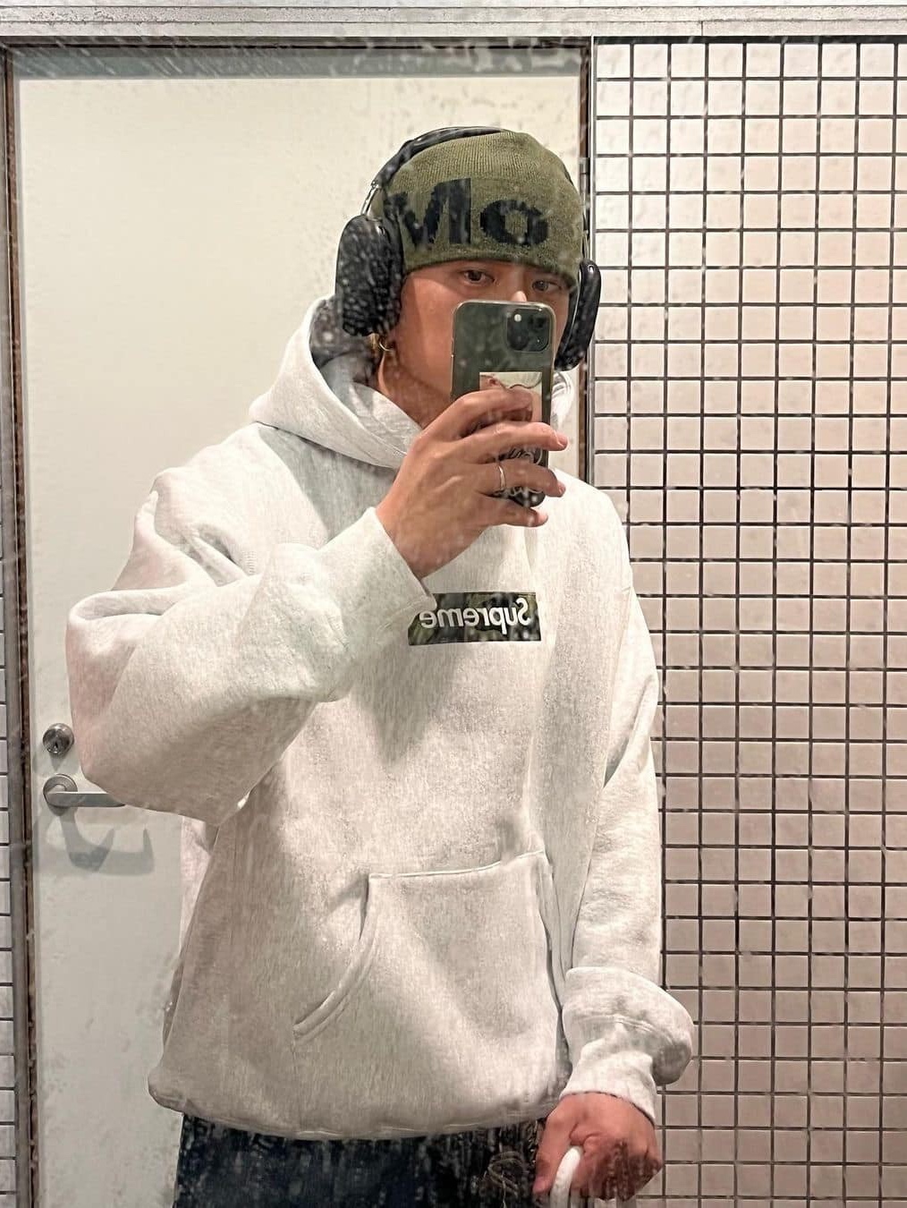 Supreme Box Logo Hooded Sweatshirt Ash Grey - 23FW 착용 스타일 - 4