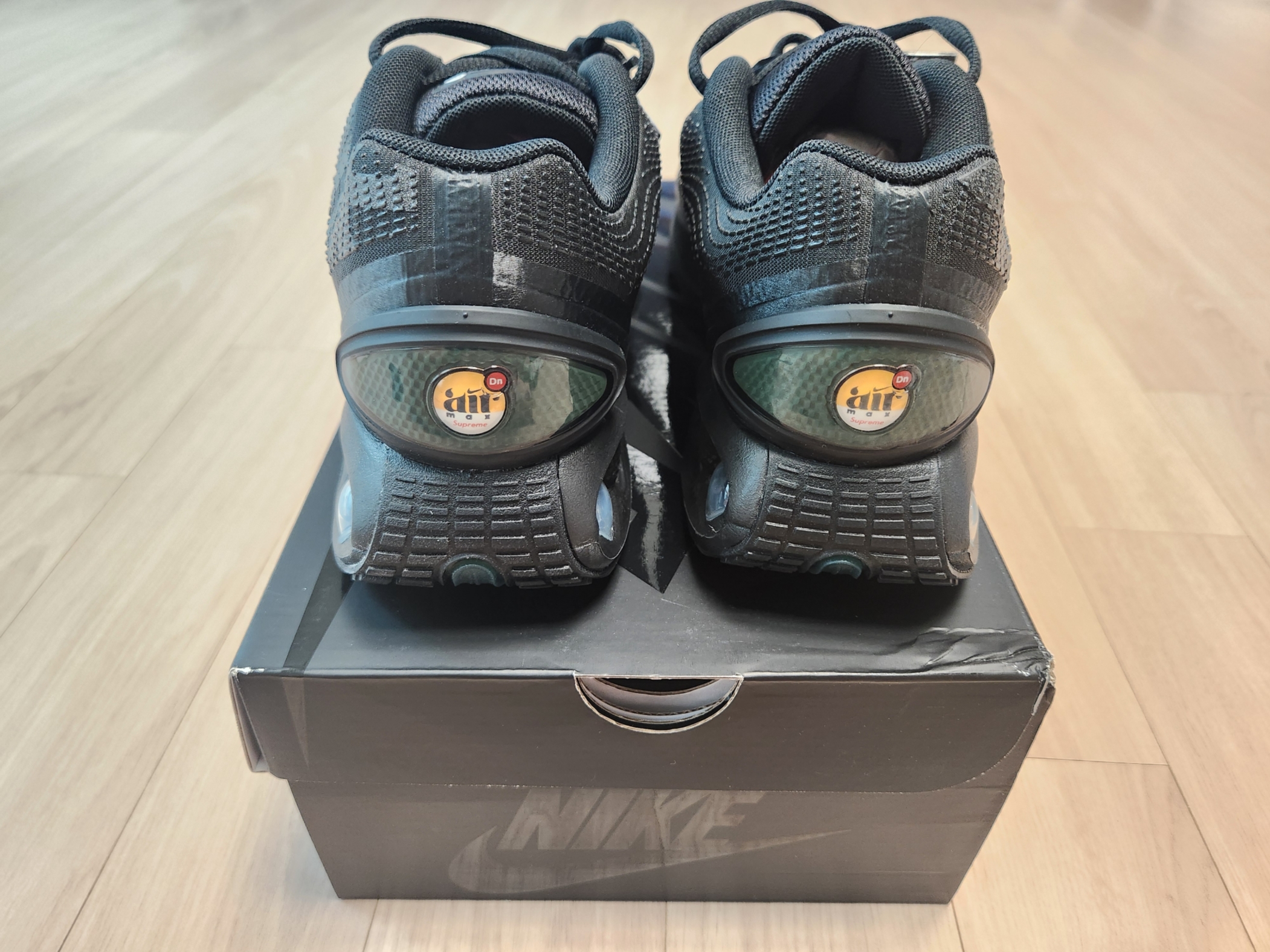 Nike x Supreme Air Max DN SP Black Galactic Jade 착용 스타일 - 5