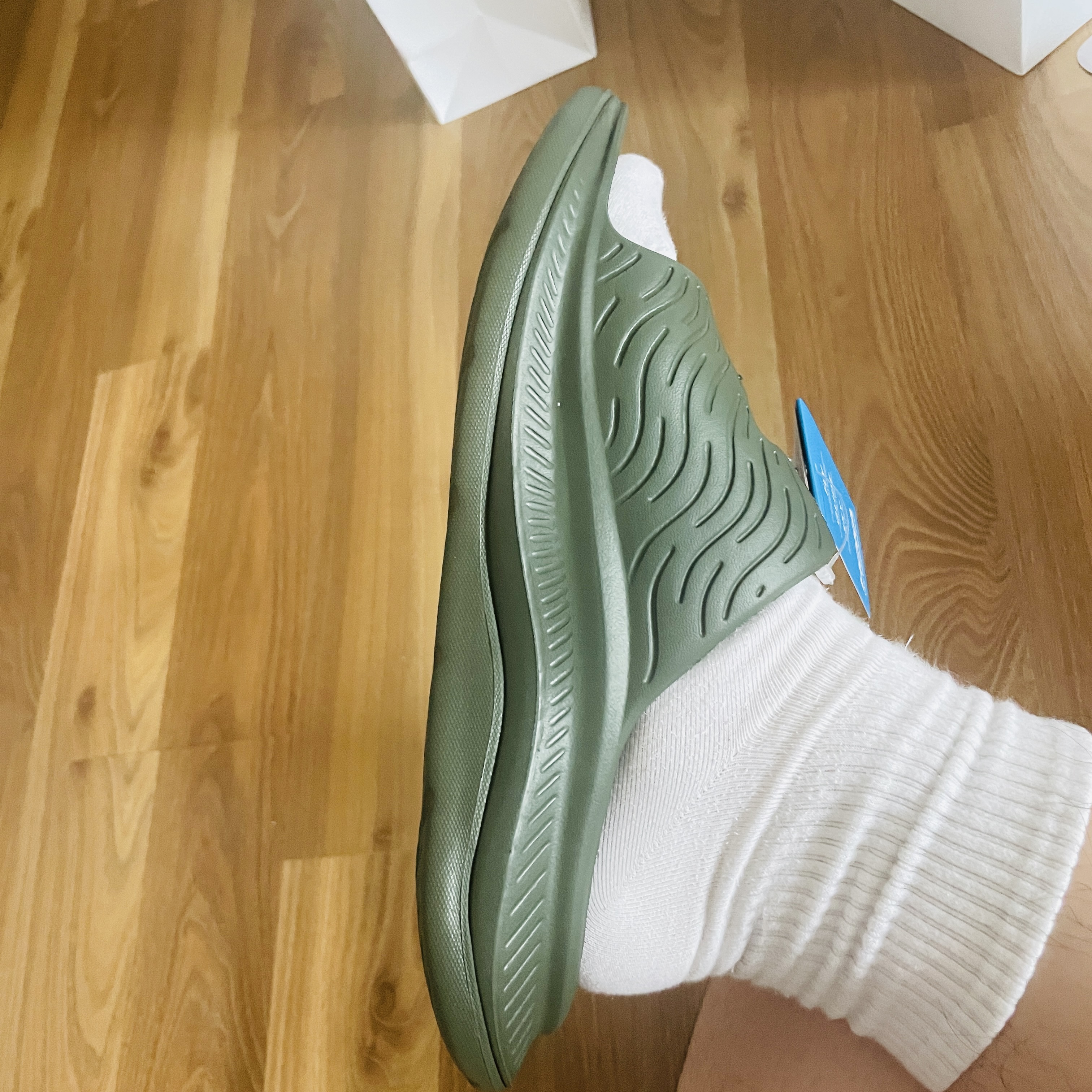 Hoka x WTAPS Ora Luxe Four Leaf Clover, Hoka x WTAPS Ora Luxe Black 착용 스타일 - 2