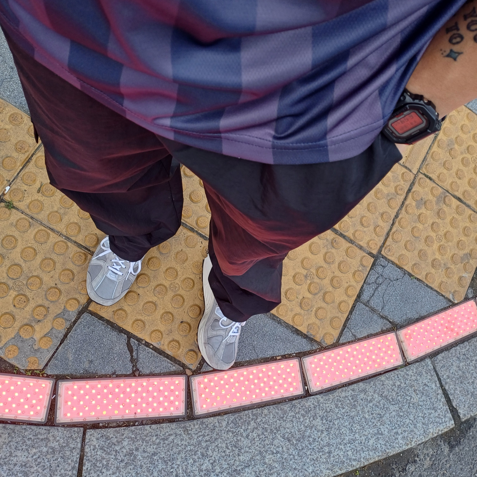 New Balance 878 Gray 착용 스타일 - 2