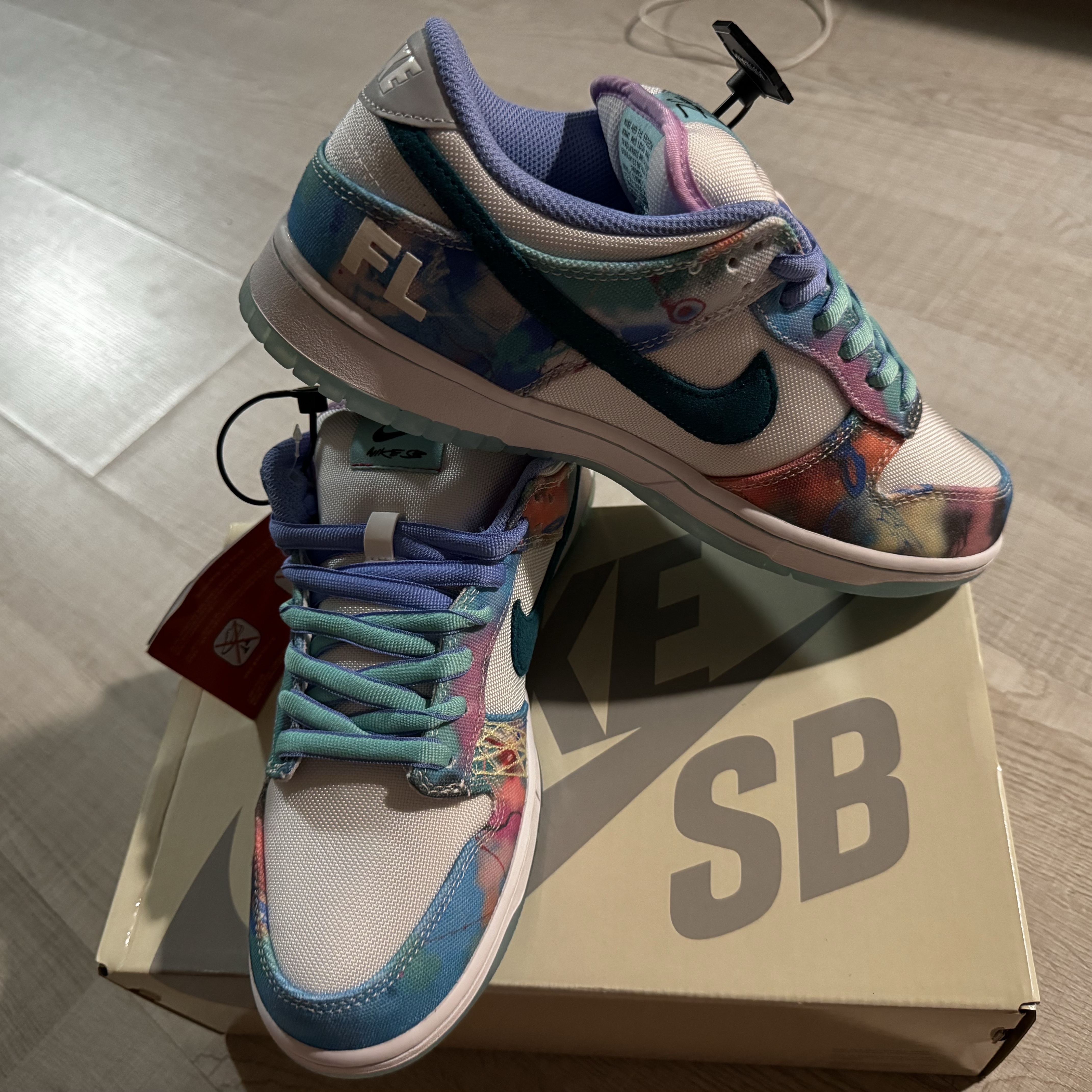 Nike x Futura Laboratories SB Dunk Low OG QS White and Geode Teal 착용 스타일