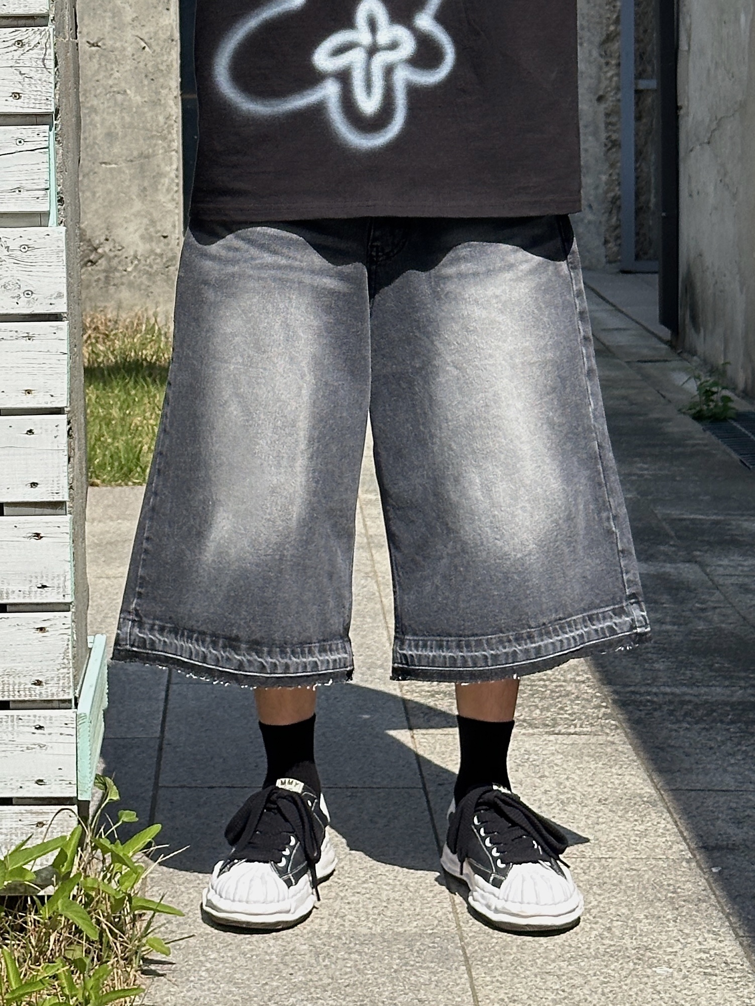 Maison Mihara Yasuhiro Blakey OG STC Sole Paper Like Leather Low-top Sneakers Black 착용 스타일 - 4