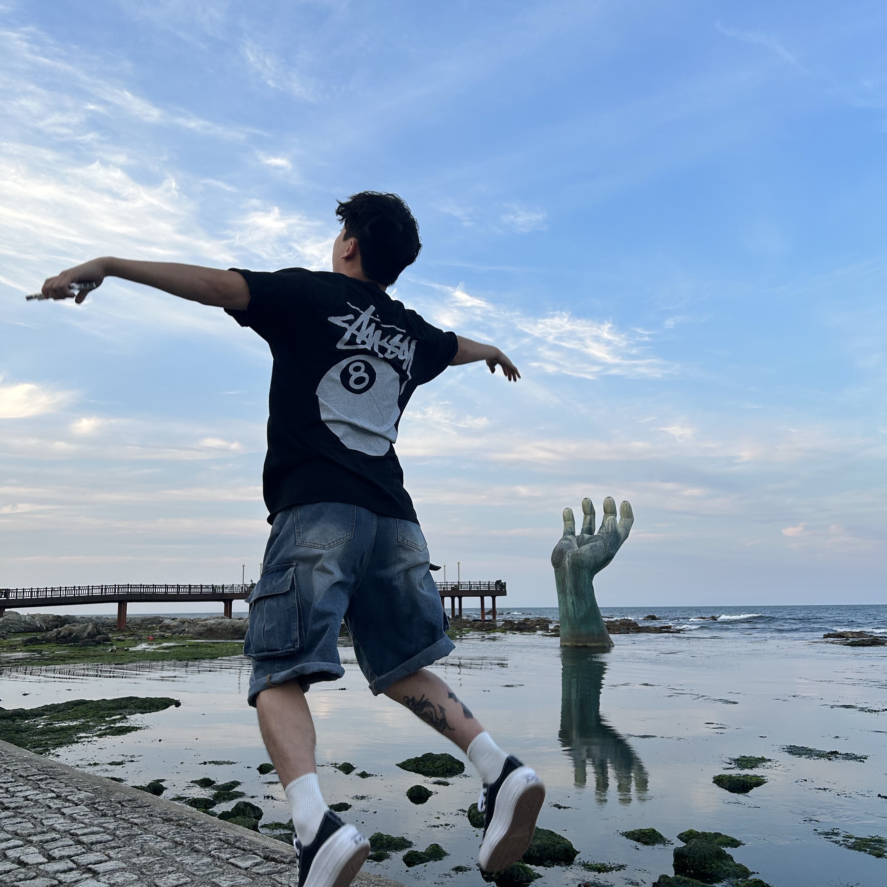 Stussy 8 Ball Pigment Dyed T-Shirt Black 착용 스타일