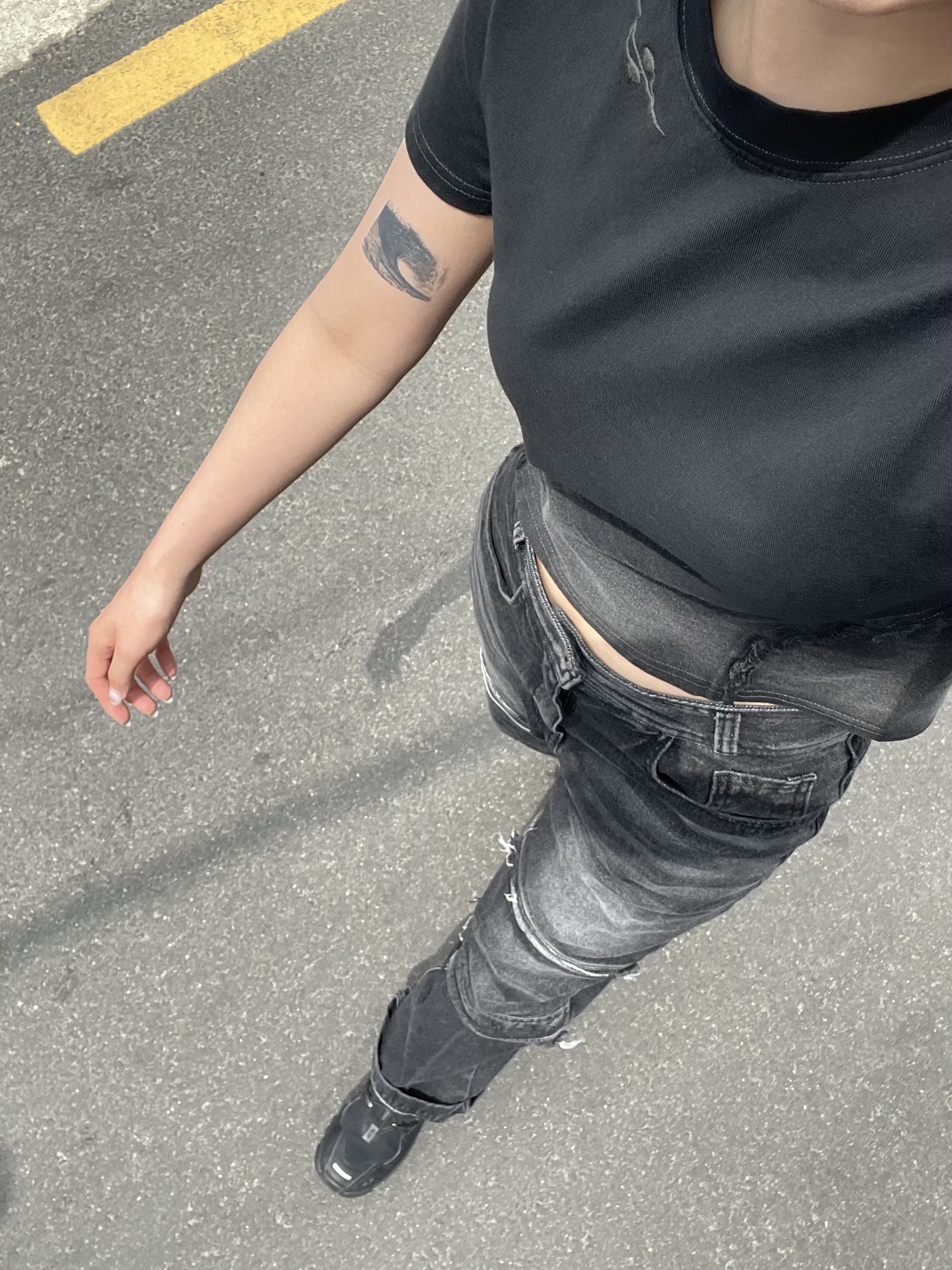 Salomon XT-6 ADV Black, (W) BLR Destroyed Gradation Washed Short Sleeve T-Shirt Black 착용 스타일 - 1