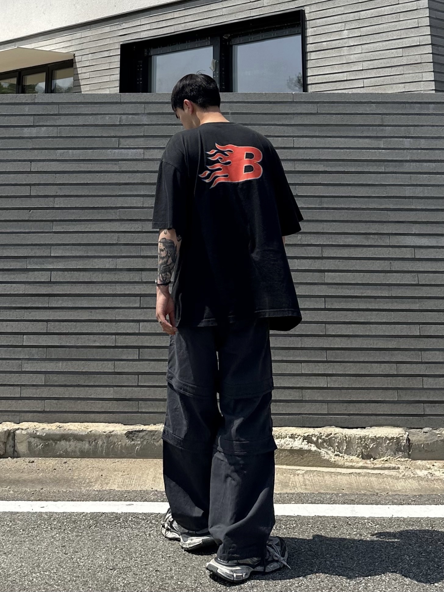 Balenciaga 3XL Sneakers Grey White Red 착용 스타일 - 2