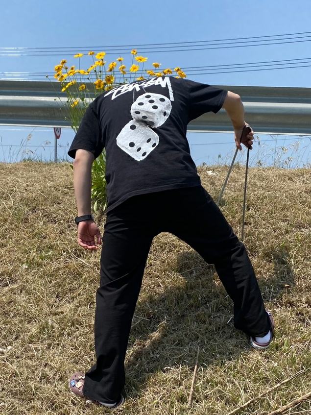 Stussy Fuzzy Dice T-Shirt Black, Nike x Drake Nocta Souvenir Cactus Bucket Hat Olive 착용 스타일
