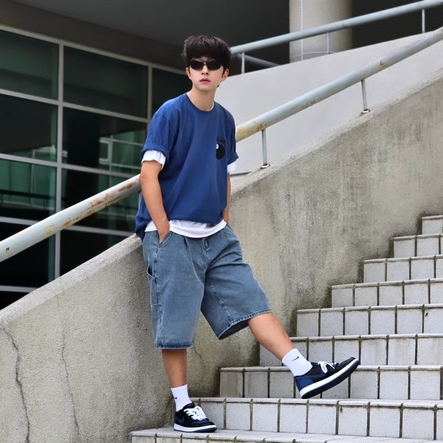 Stussy 8 Ball T-Shirt Midnight - 22SS, Jordan 1 Retro Low OG Mystic Navy 착용 스타일 - 1