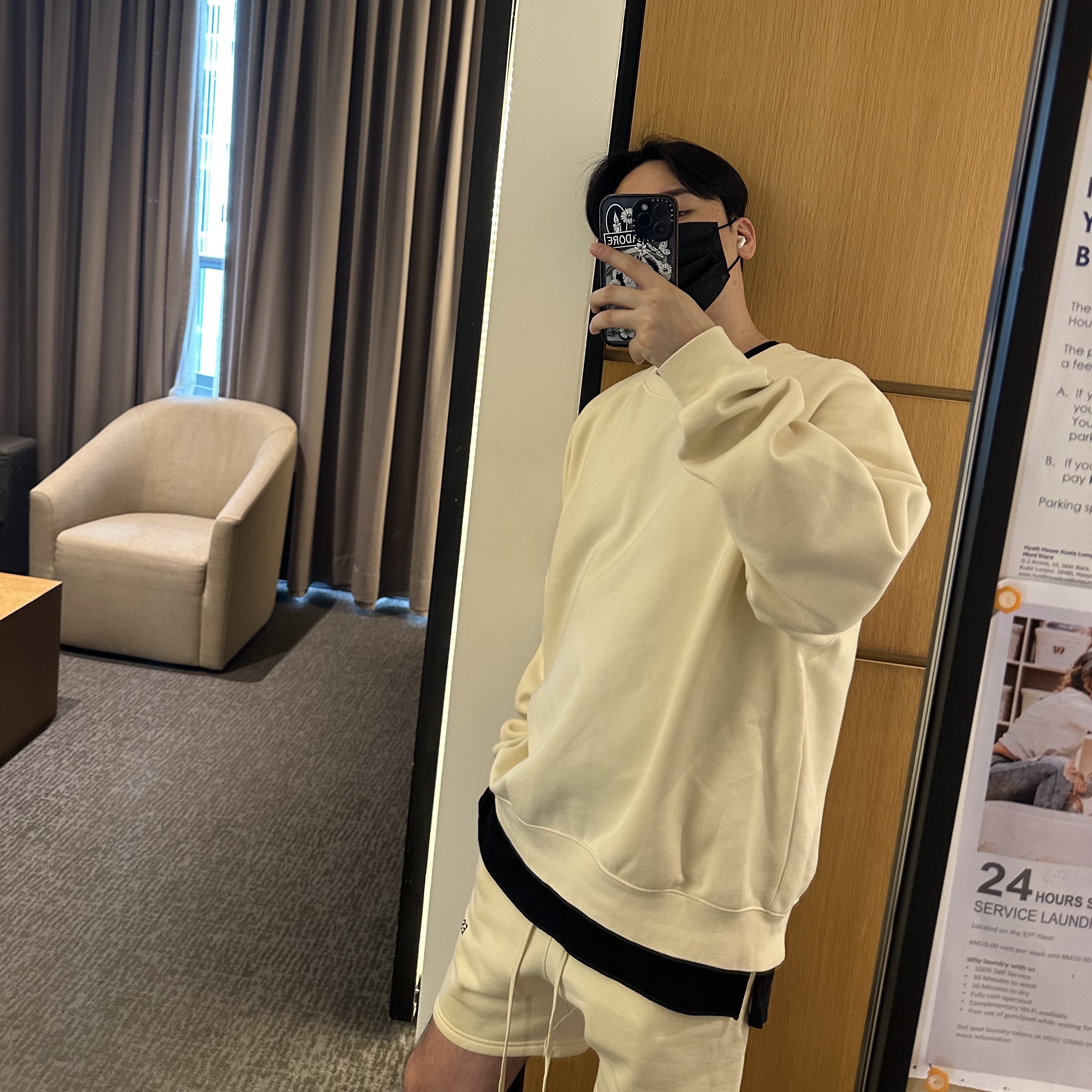 Essentials Long Sleeve T-Shirt Cream - 21SS, Essentials Sweatshorts Cream - 21SS 착용 스타일