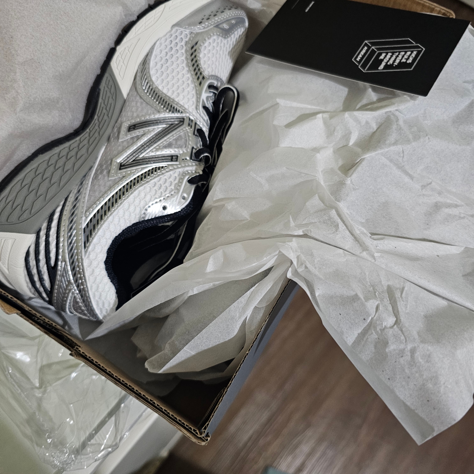 New Balance 860v2 Optic White 착용 스타일
