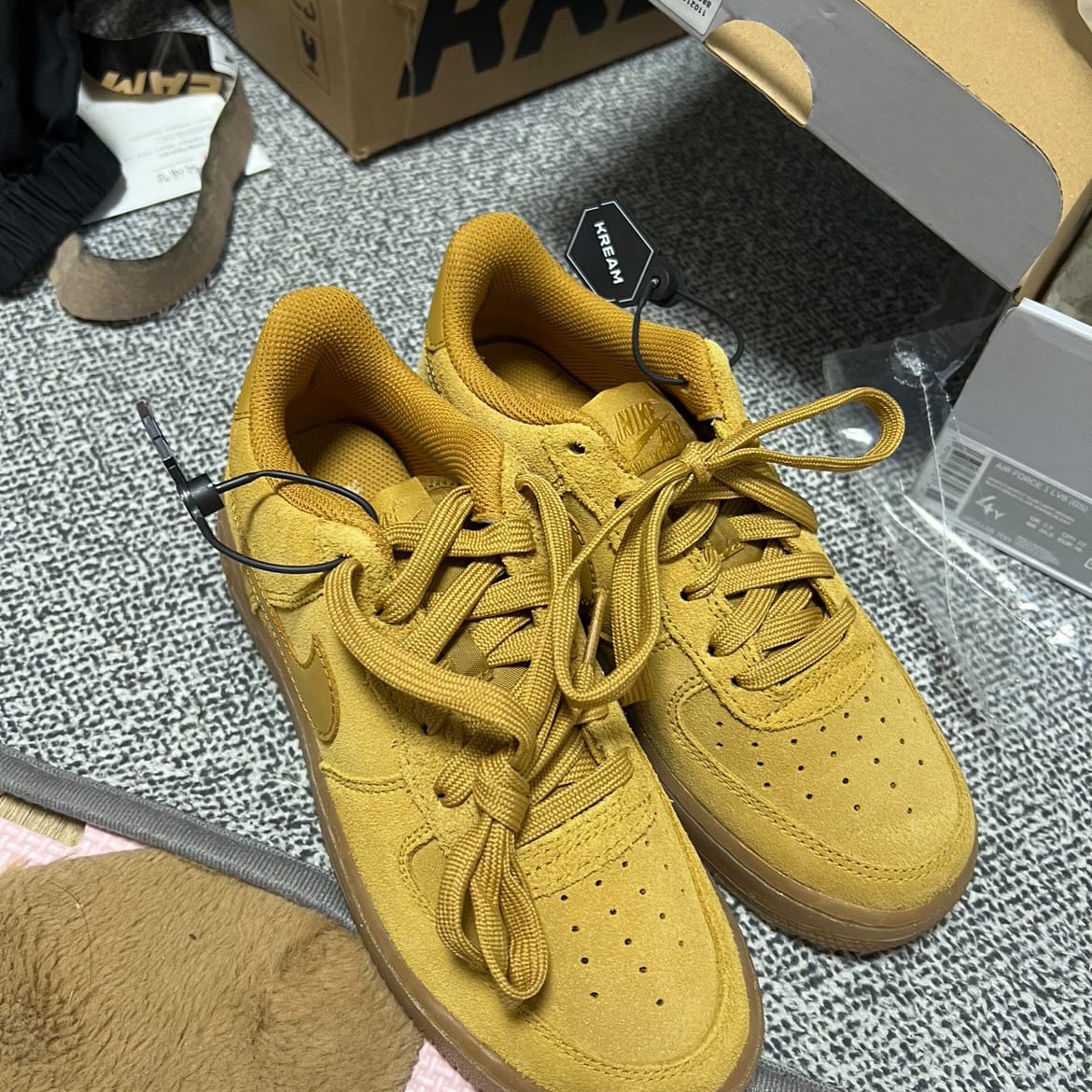 (GS) Nike Air Force 1 LV8 3 Wheat 착용 스타일