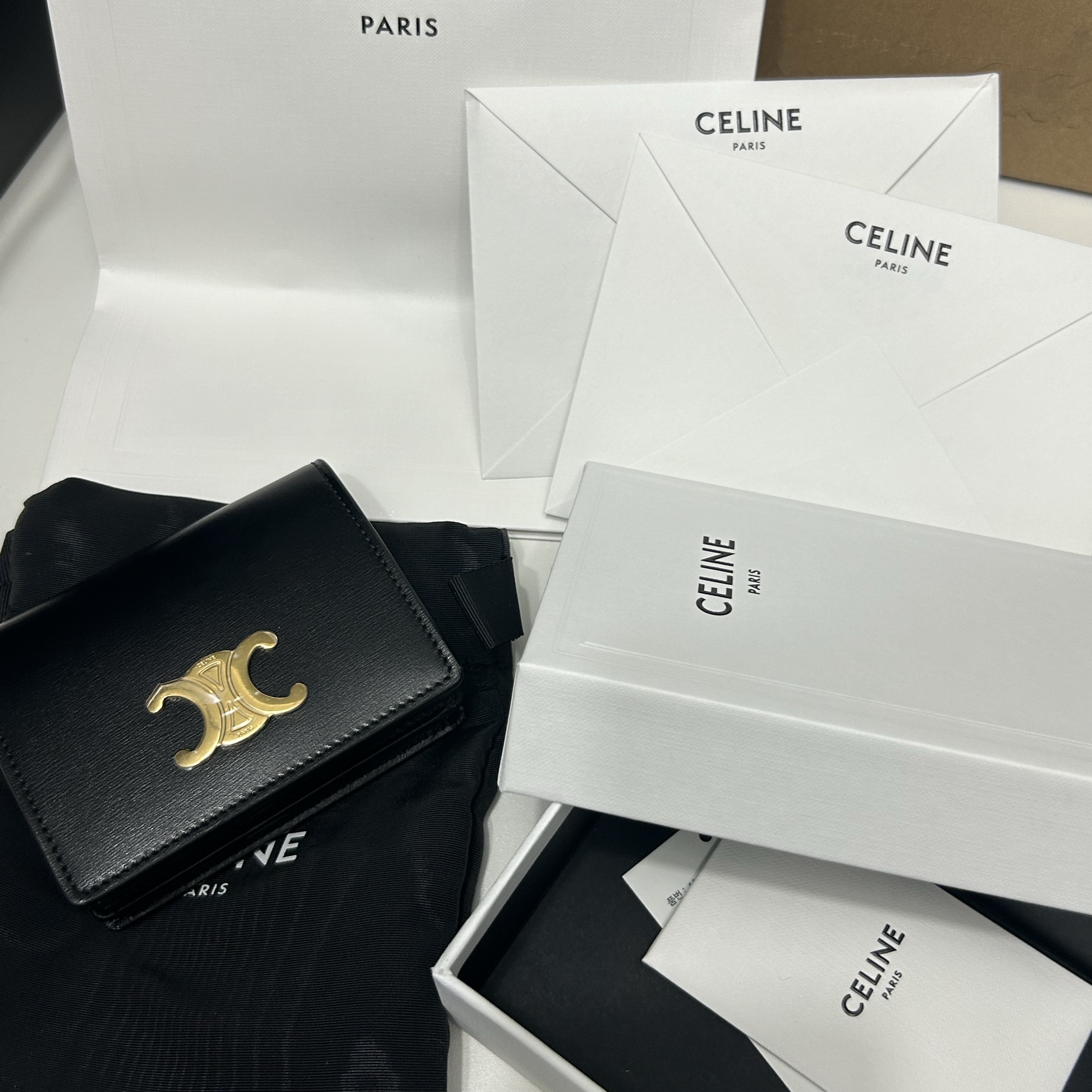 Celine Triomphe Business Card Holder in Shiny Calfskin Black 착용 스타일