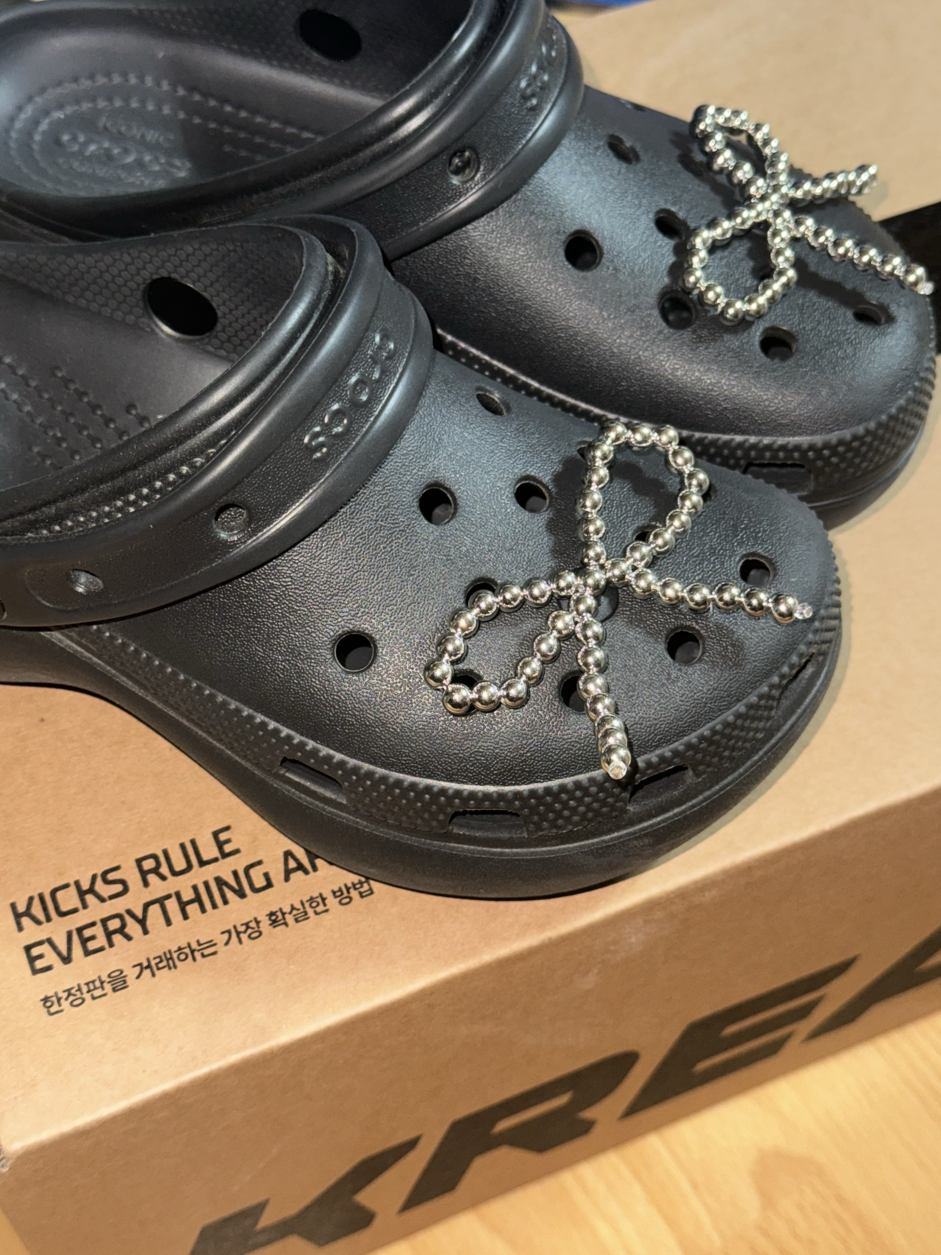 (W) Crocs Classic Platform Clog Black 착용 스타일 - 3