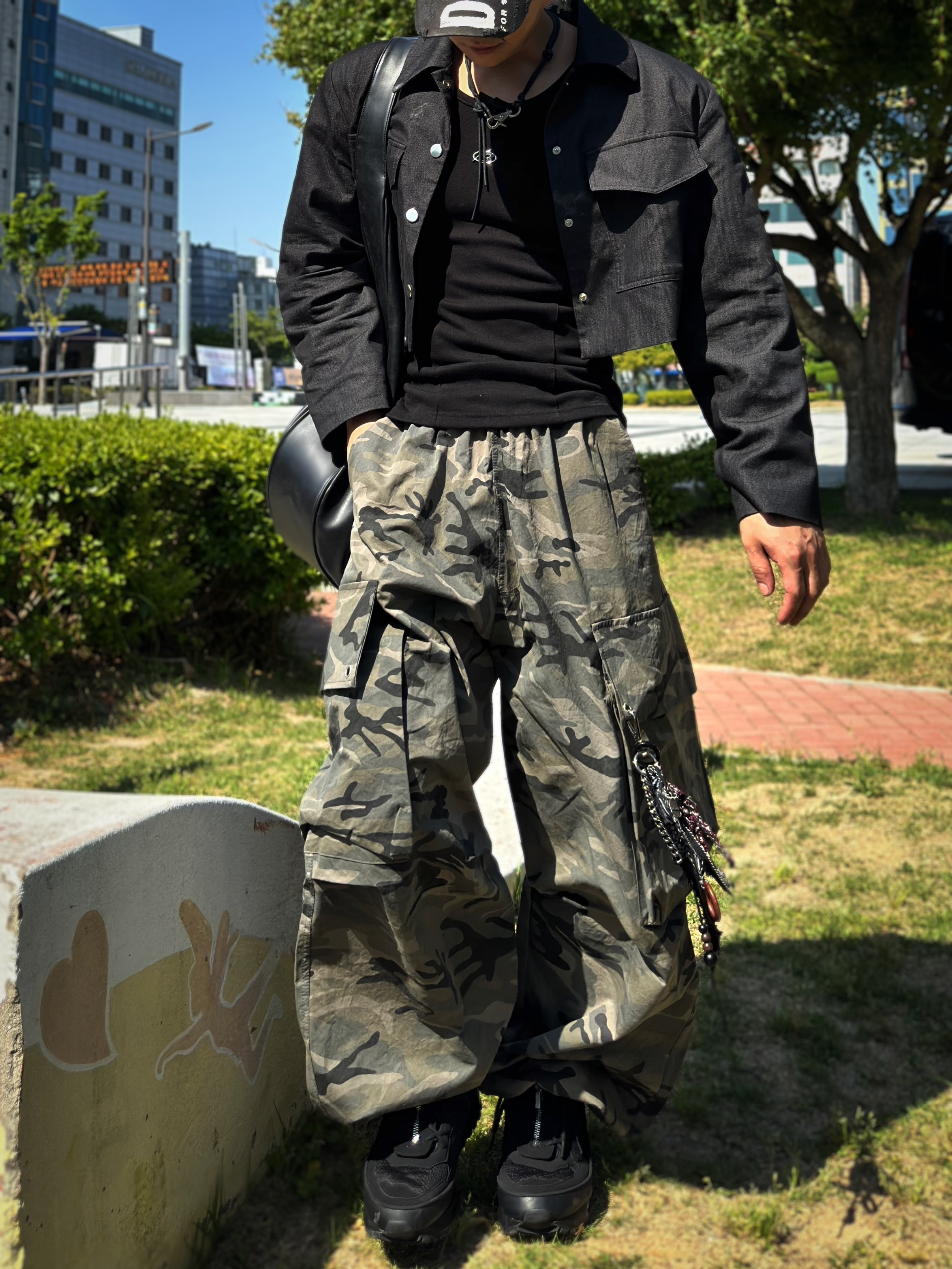 Our Legacy Ladon Leather Keychain Black, Diesel C-Ewan Baseball Cap with Diesel Lettering Black 착용 스타일 - 4