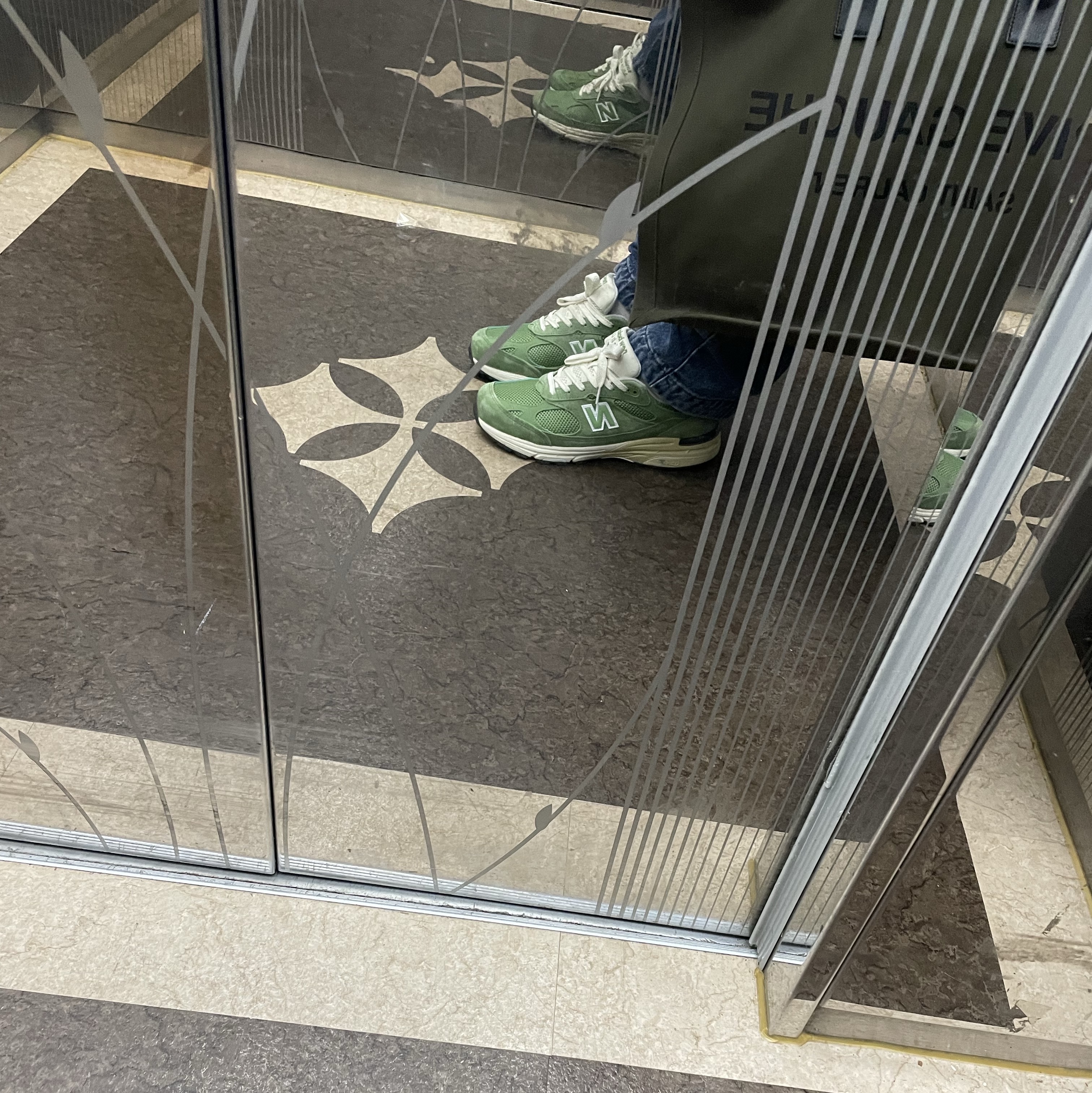 New Balance 993 Made in USA Chive Sea Salt 착용 스타일 - 2