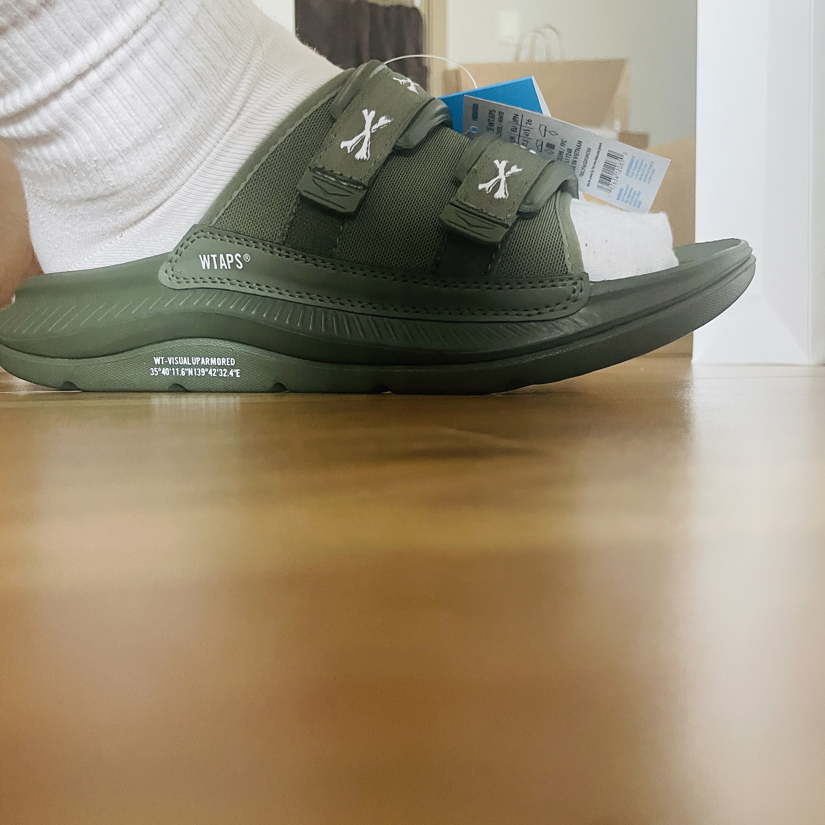 Hoka x WTAPS Ora Luxe Four Leaf Clover, Hoka x WTAPS Ora Luxe Black 착용 스타일 - 1