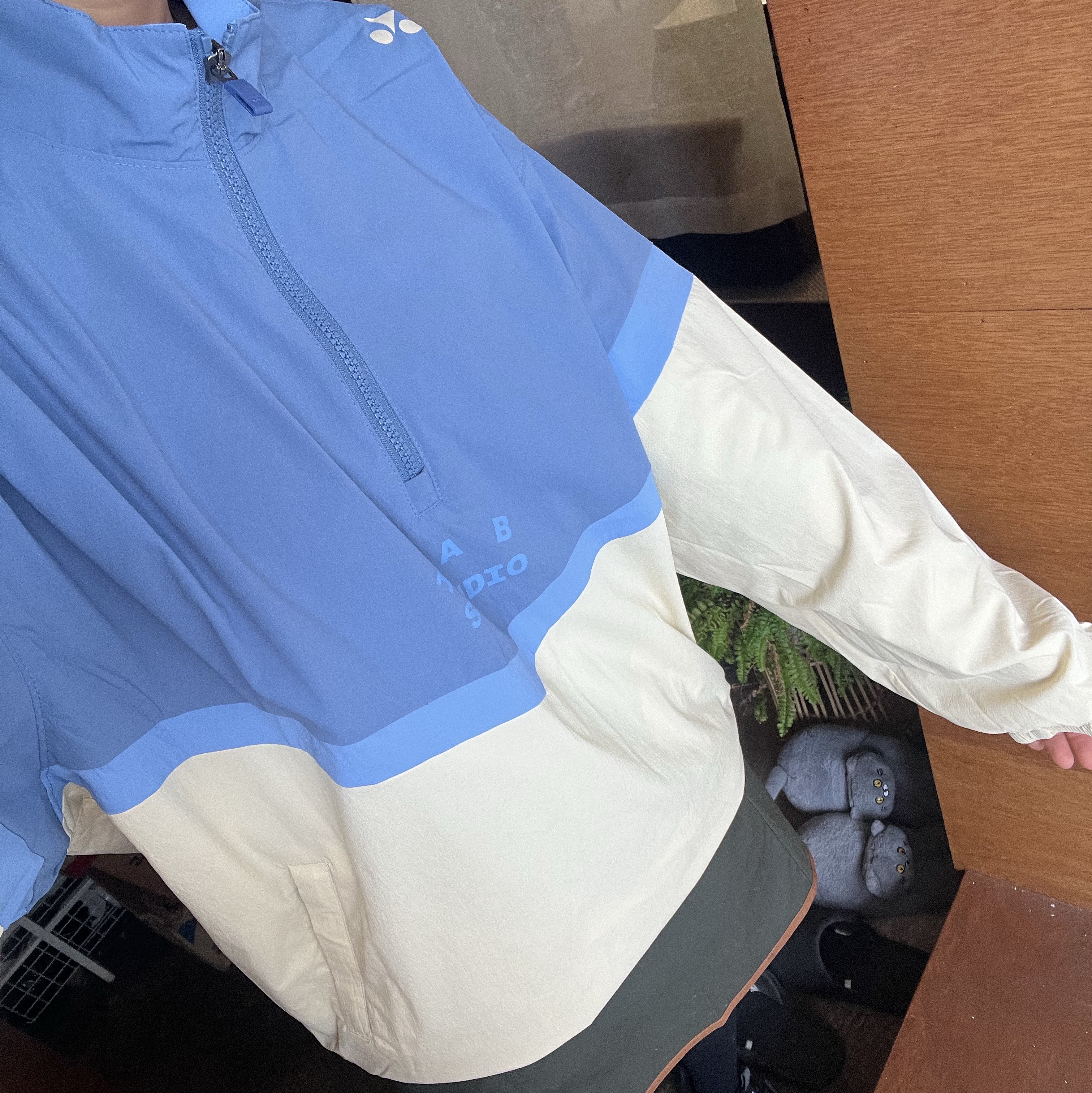 IAB Studio x Yonex Woven Pullover Blue 착용 스타일 - 2
