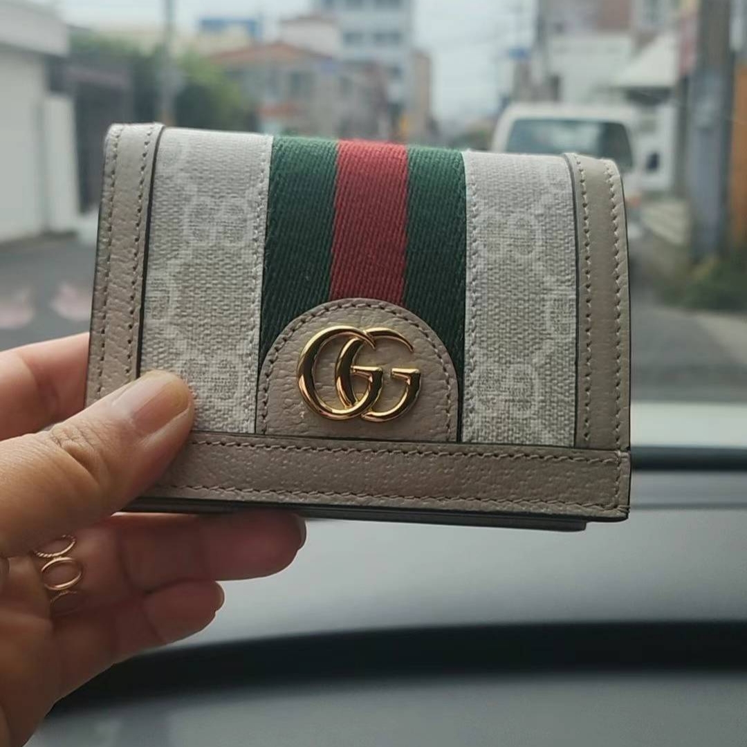 Gucci Ophidia GG Card Case Wallet Beige White 착용 스타일 - 1