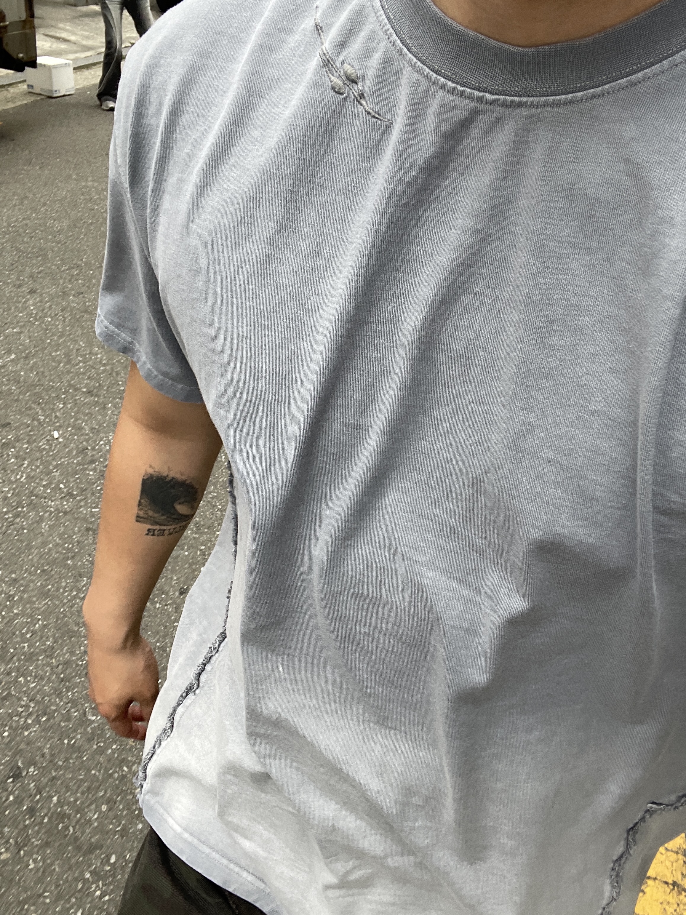 BLR Destroyed Gradation Bleached Short Sleeve T-Shirt Grey 착용 스타일