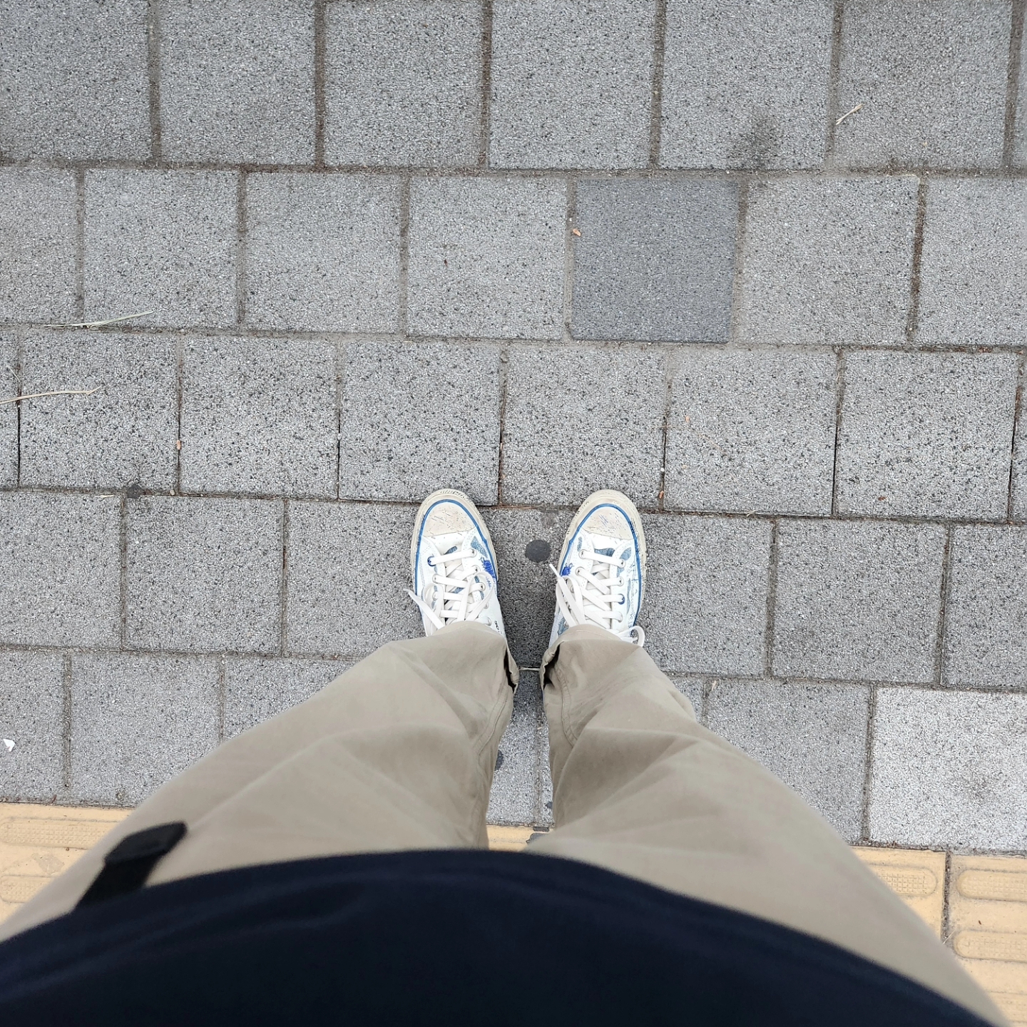 Converse x Ader Error Chuck 70 High White 착용 스타일 - 2