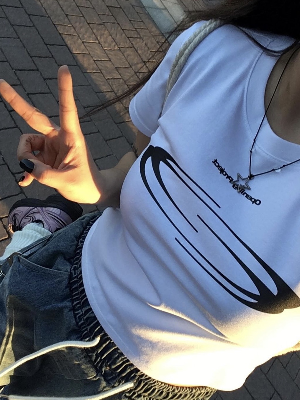 Opening Project Woman Cropped Symbol T-Shirts White, Opening Project Woman Cropped Symbol T-Shirts Black 착용 스타일