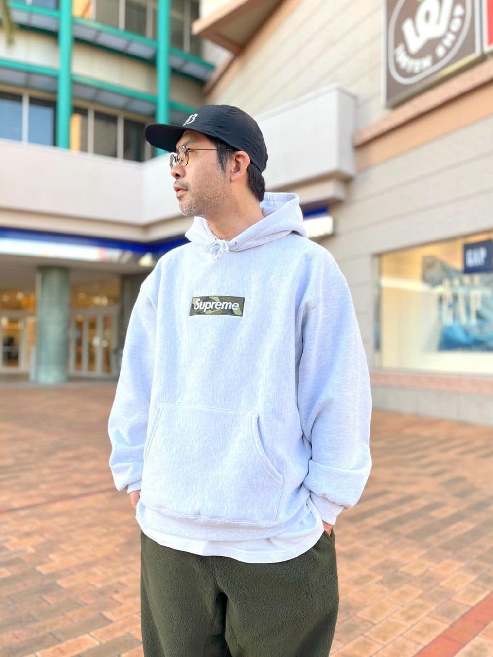 Supreme Box Logo Hooded Sweatshirt Ash Grey - 23FW 착용 스타일 - 6
