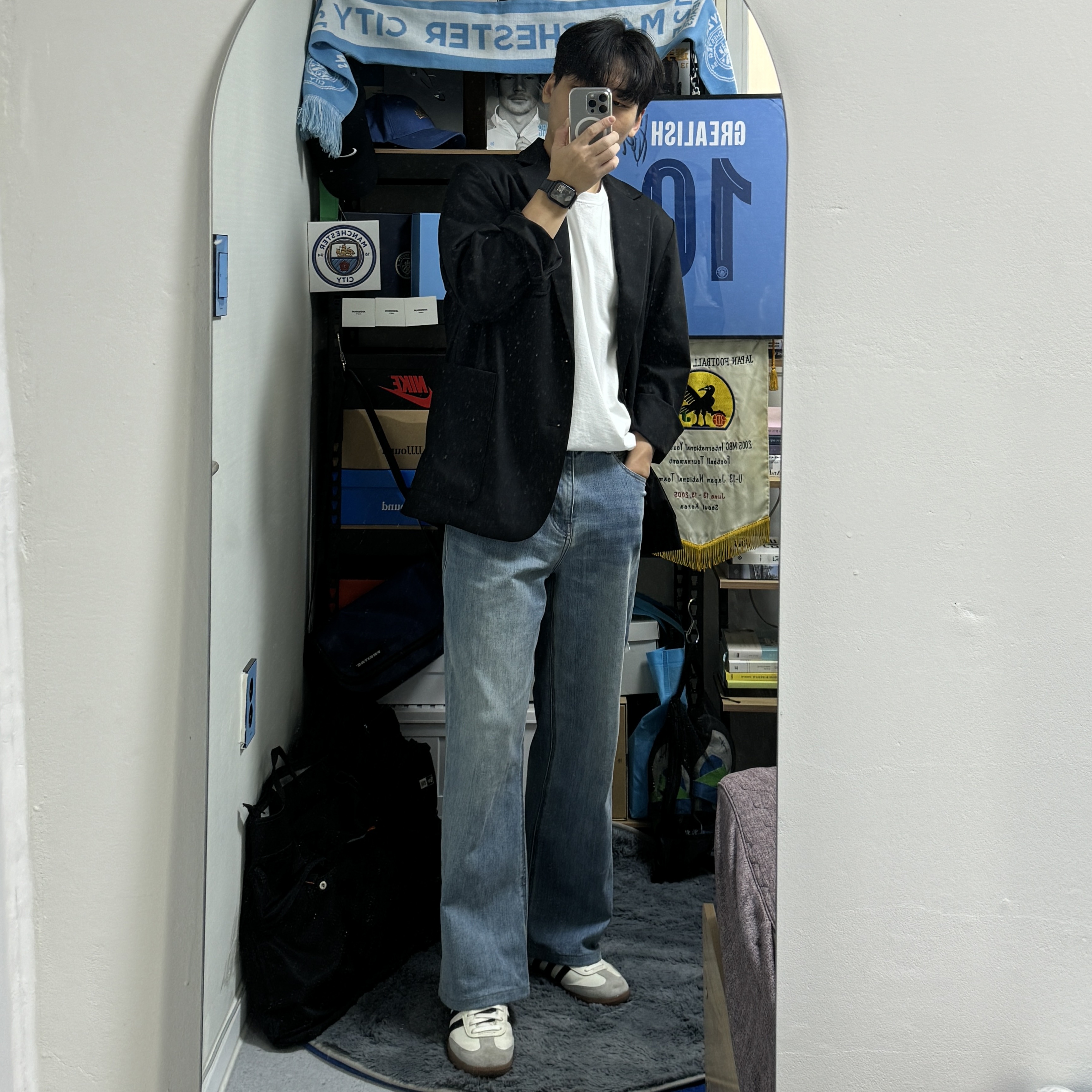 Vivienne Westwood Classic Logo T-Shirt White, Adidas x JJJJound Samba OG Off White Core Black 착용 스타일