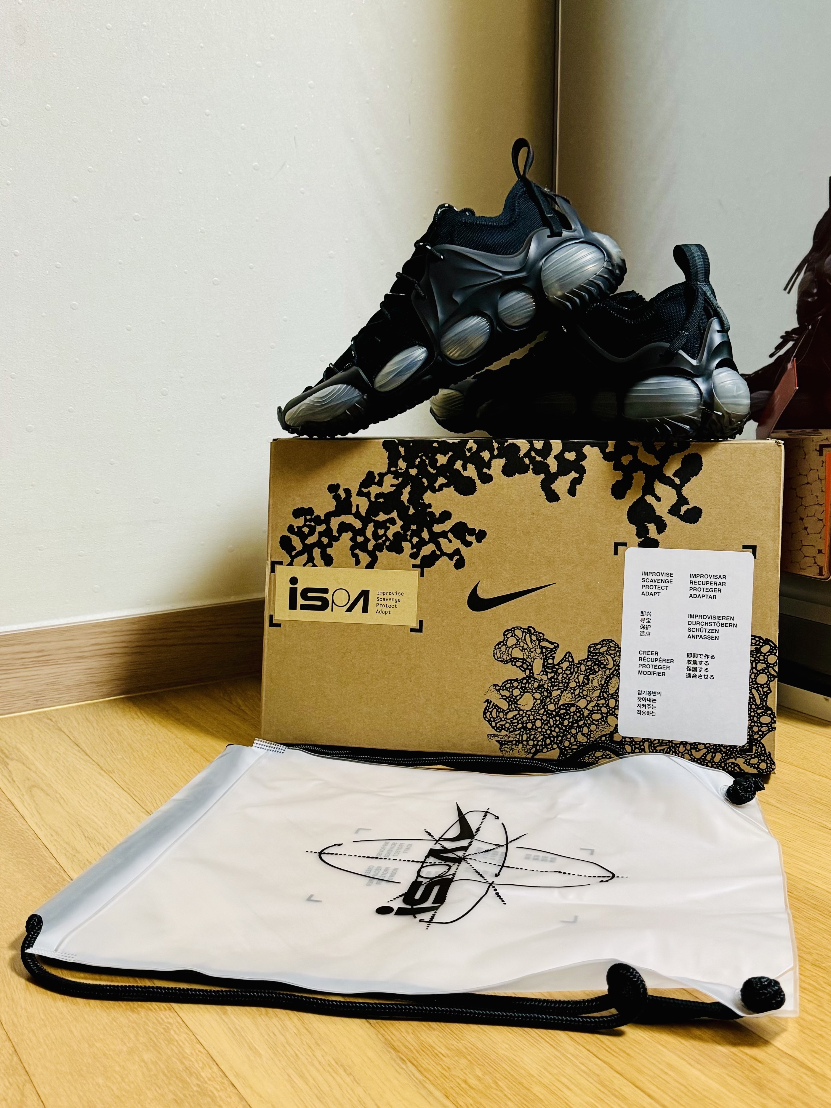 Nike ISPA Link Axis Black and Anthracite 착용 스타일