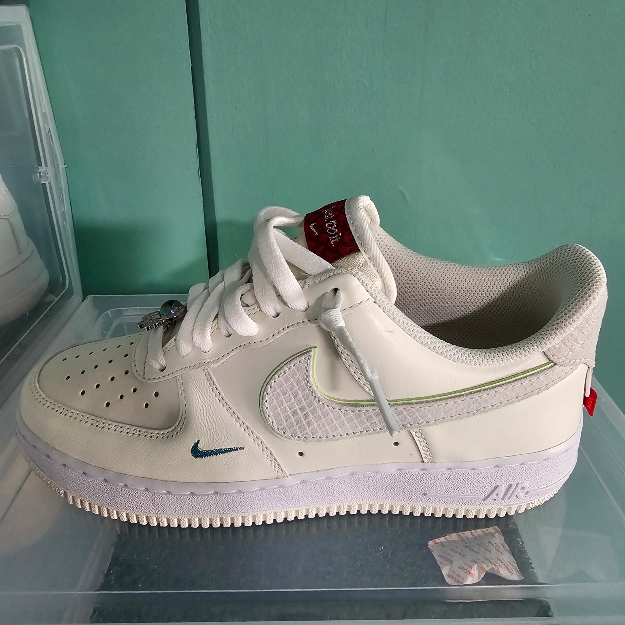 Nike Air Force 1 '07 Sail Vapour Green 착용 스타일 - 1