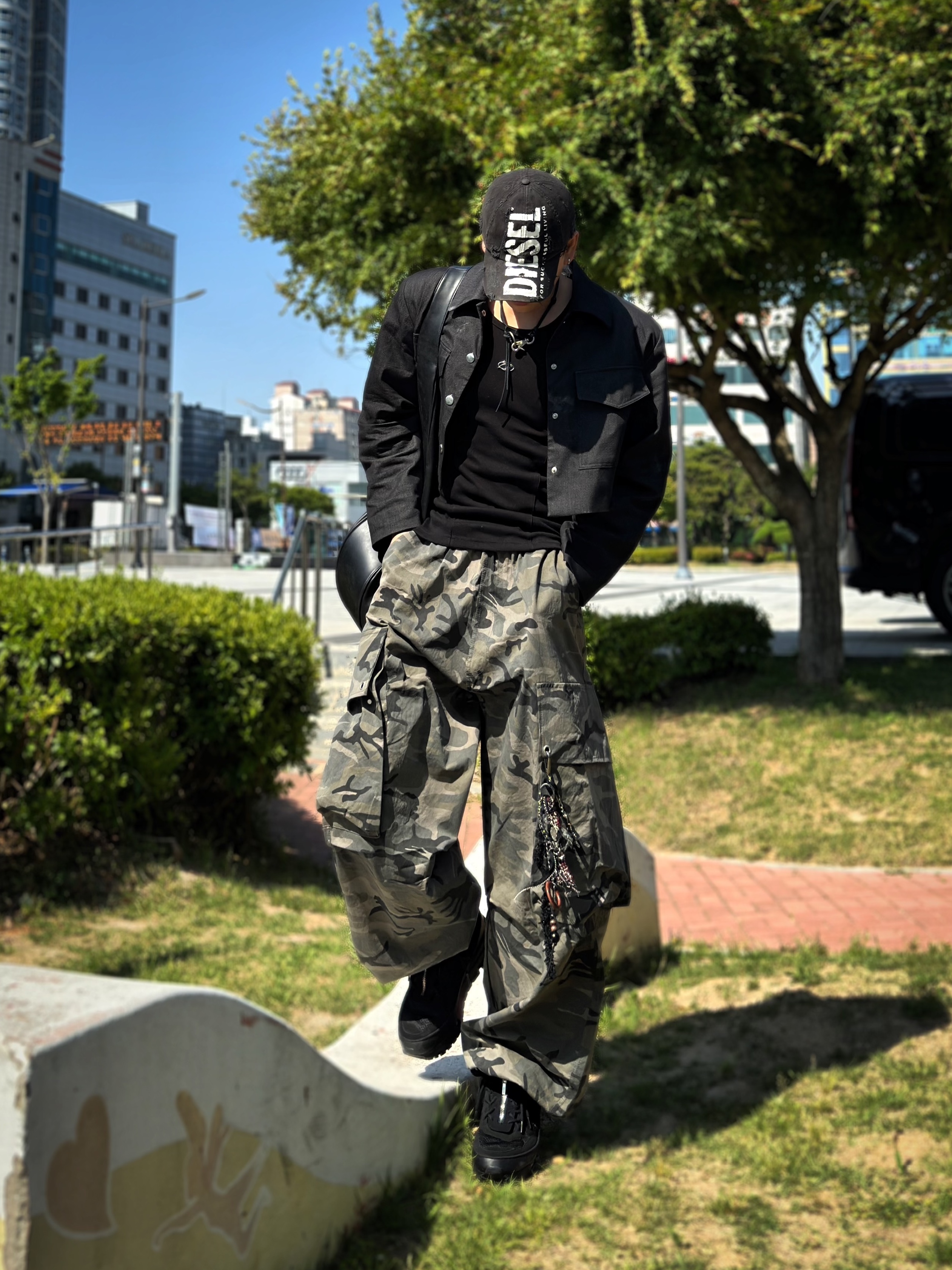 Our Legacy Ladon Leather Keychain Black, Diesel C-Ewan Baseball Cap with Diesel Lettering Black 착용 스타일 - 1