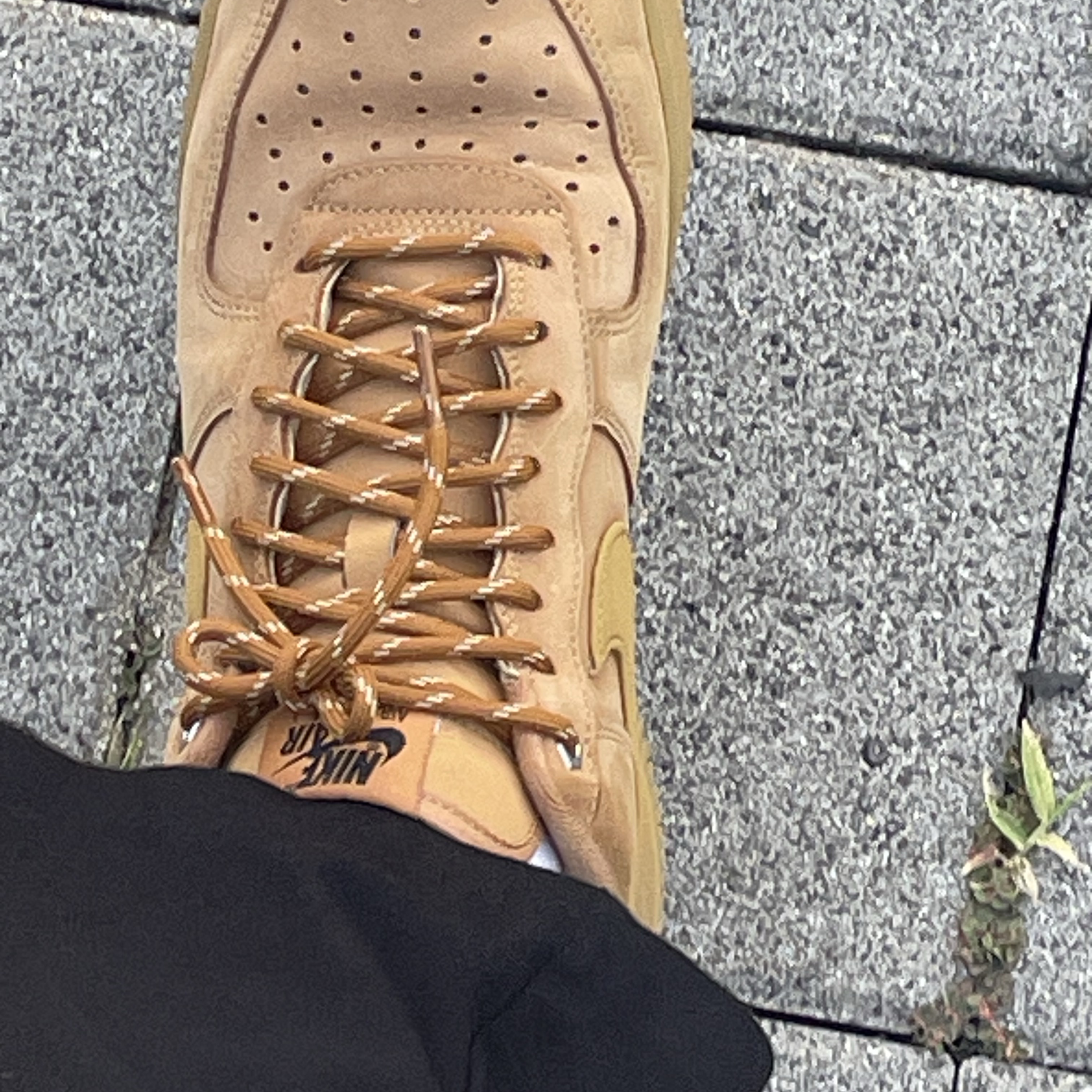 Nike Air Force 1 '07 WB Flax 착용 스타일