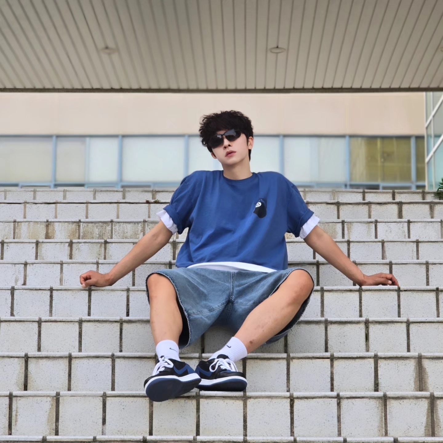 Stussy 8 Ball T-Shirt Midnight - 22SS, Jordan 1 Retro Low OG Mystic Navy 착용 스타일 - 3