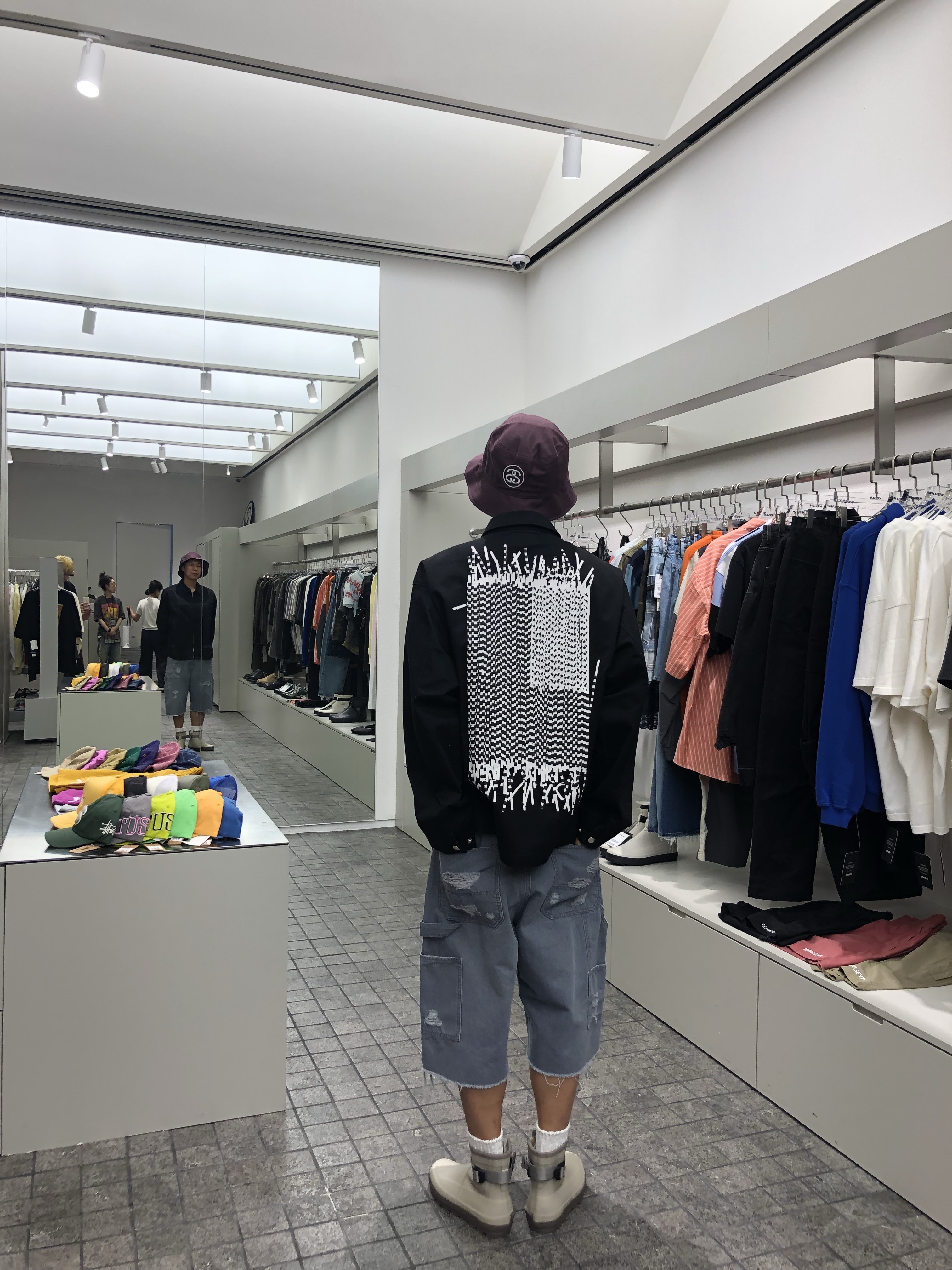 [KREAM 단독] Moonstar 810s ET027 Marke Modi Beige, Flagstuff x Kosuke Kawamura Star Bars Swing Top Black 착용 스타일 - 2