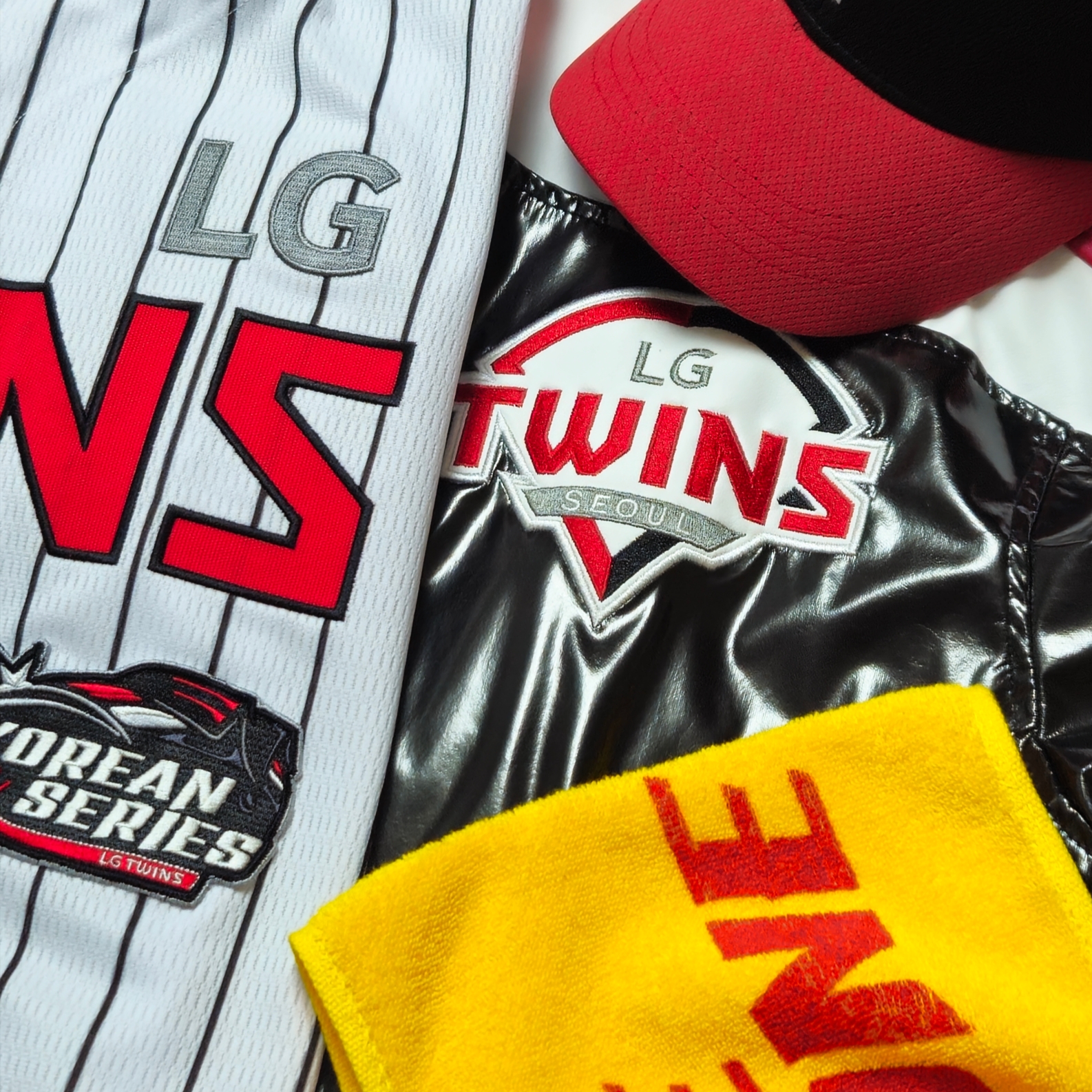 LG Twins x Prospecs 2023 Korean Series Authentic Home Uniform White (Non Marking Ver.), LG Twins x Prospecs 2023 Authentic Glossy Jumper Black 착용 스타일 - 1