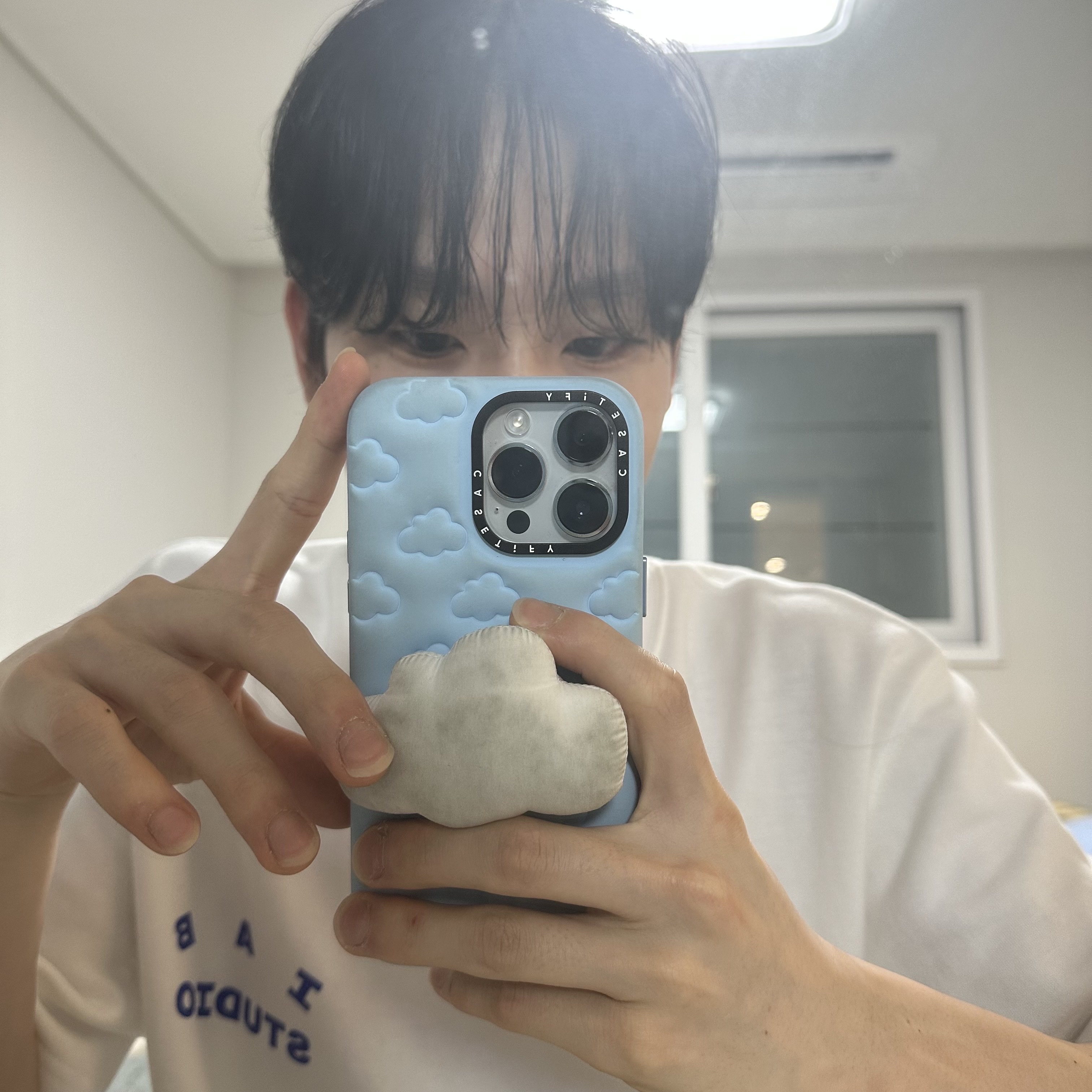 IAB Studio 10th Anniversary T-Shirt White 착용 스타일 - 1