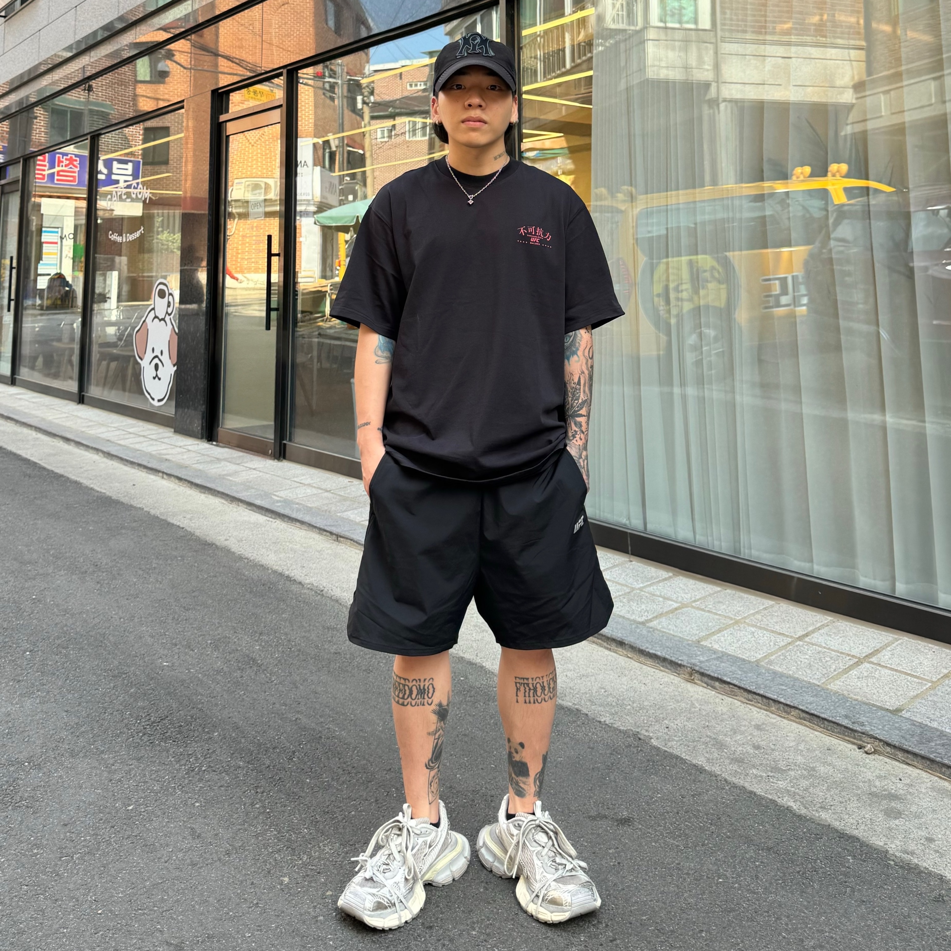 (W) Balenciaga 3XL Sneakers Light Beige 착용 스타일 - 2