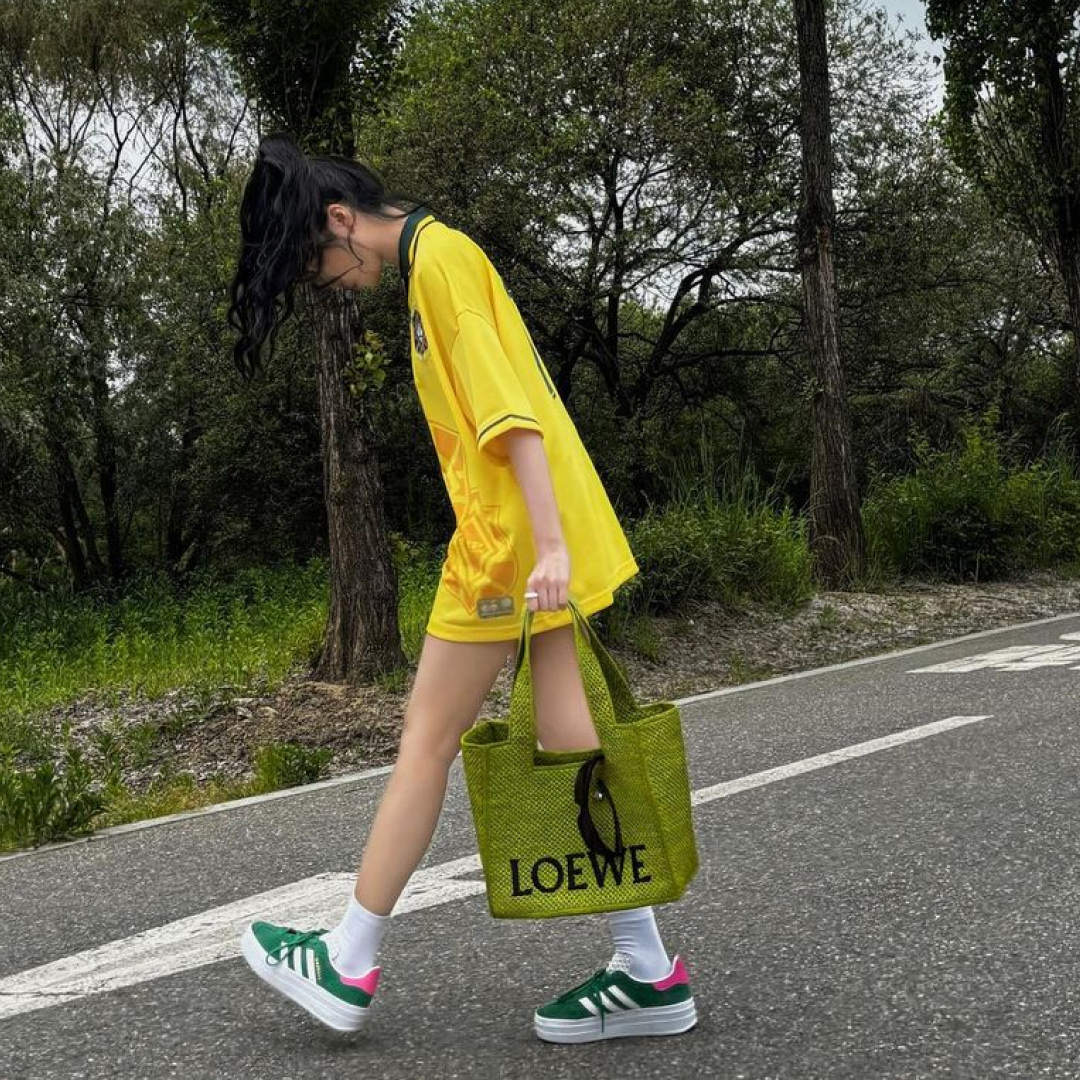 (W) Adidas Gazelle Bold Green Cloud White 착용 스타일 - 2