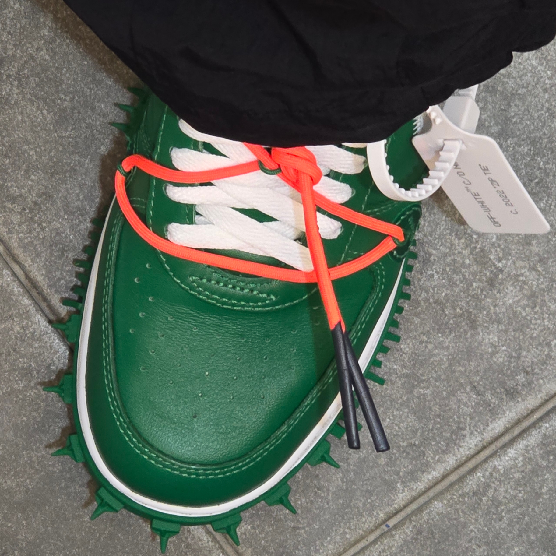 Nike x Off-White Air Force 1 Mid SP Leather Pine Green 착용 스타일 - 2