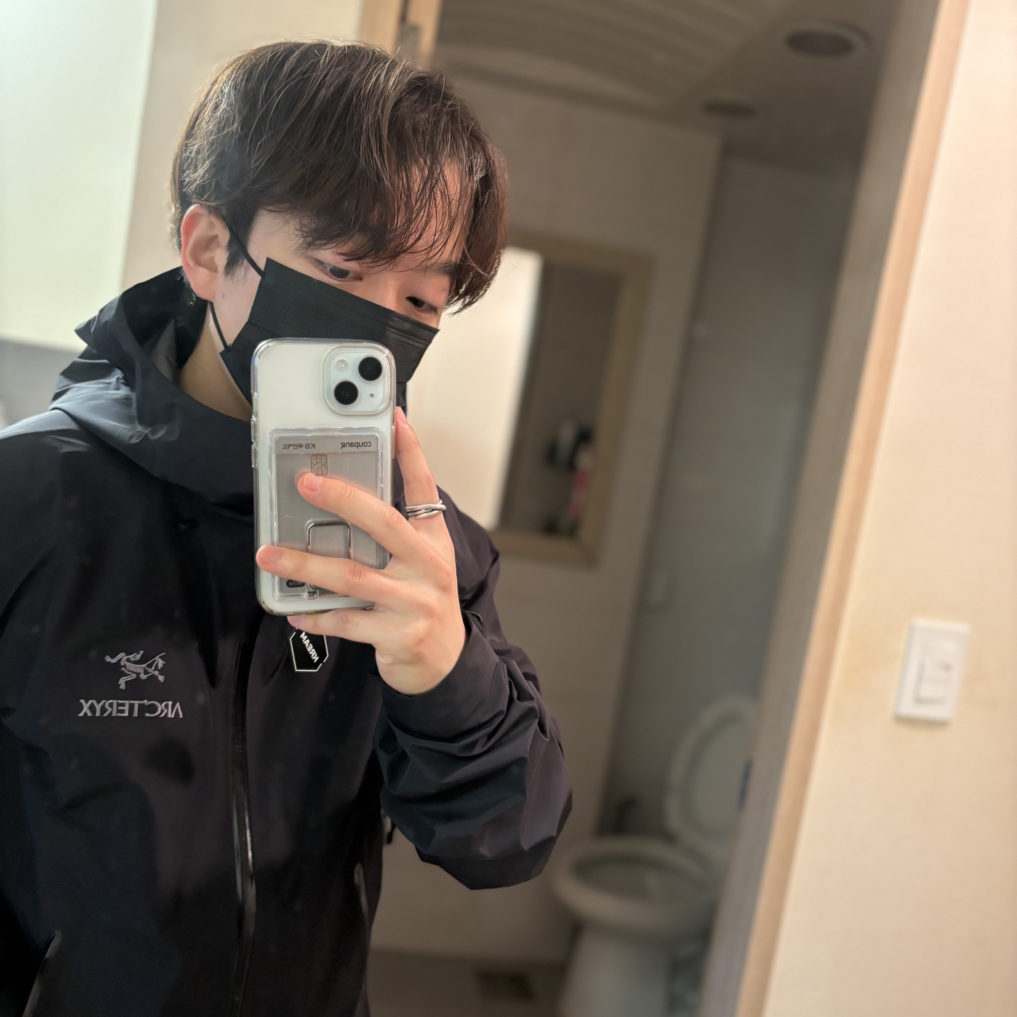 Arc'teryx Beta LT Jacket Black 착용 스타일 - 2