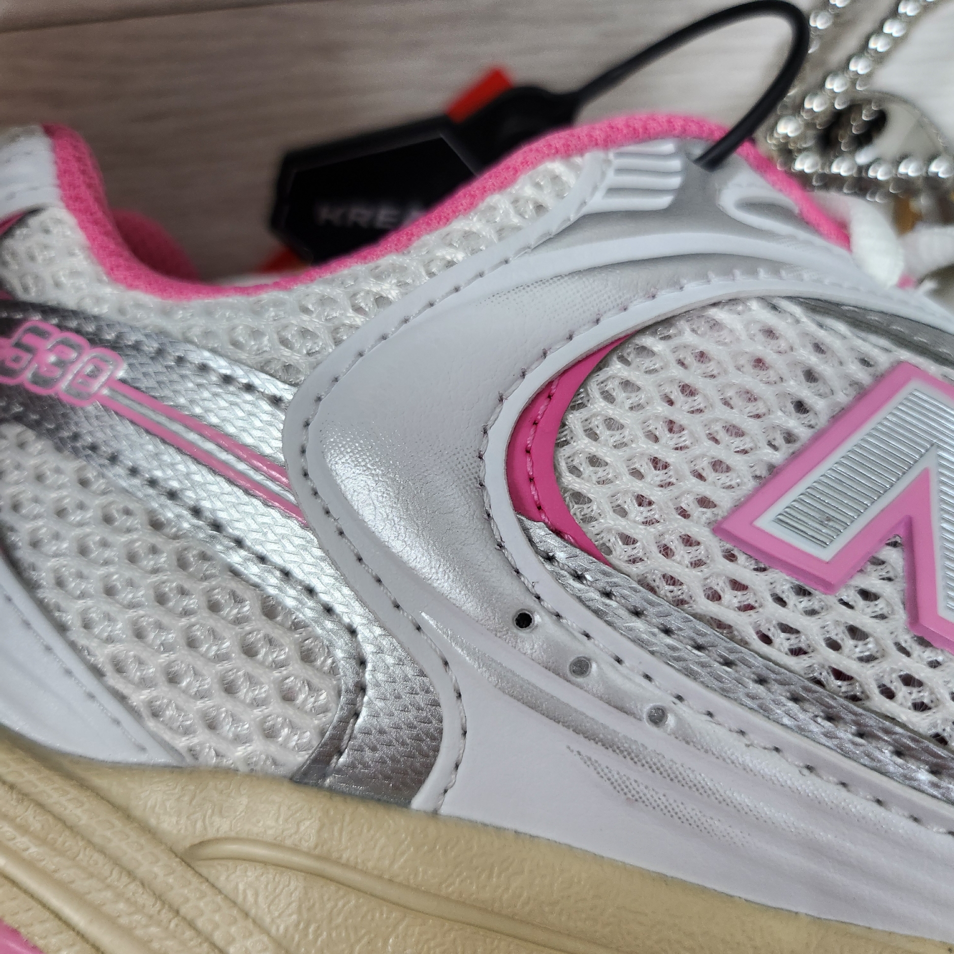 New Balance 530 White Pink 착용 스타일 - 4
