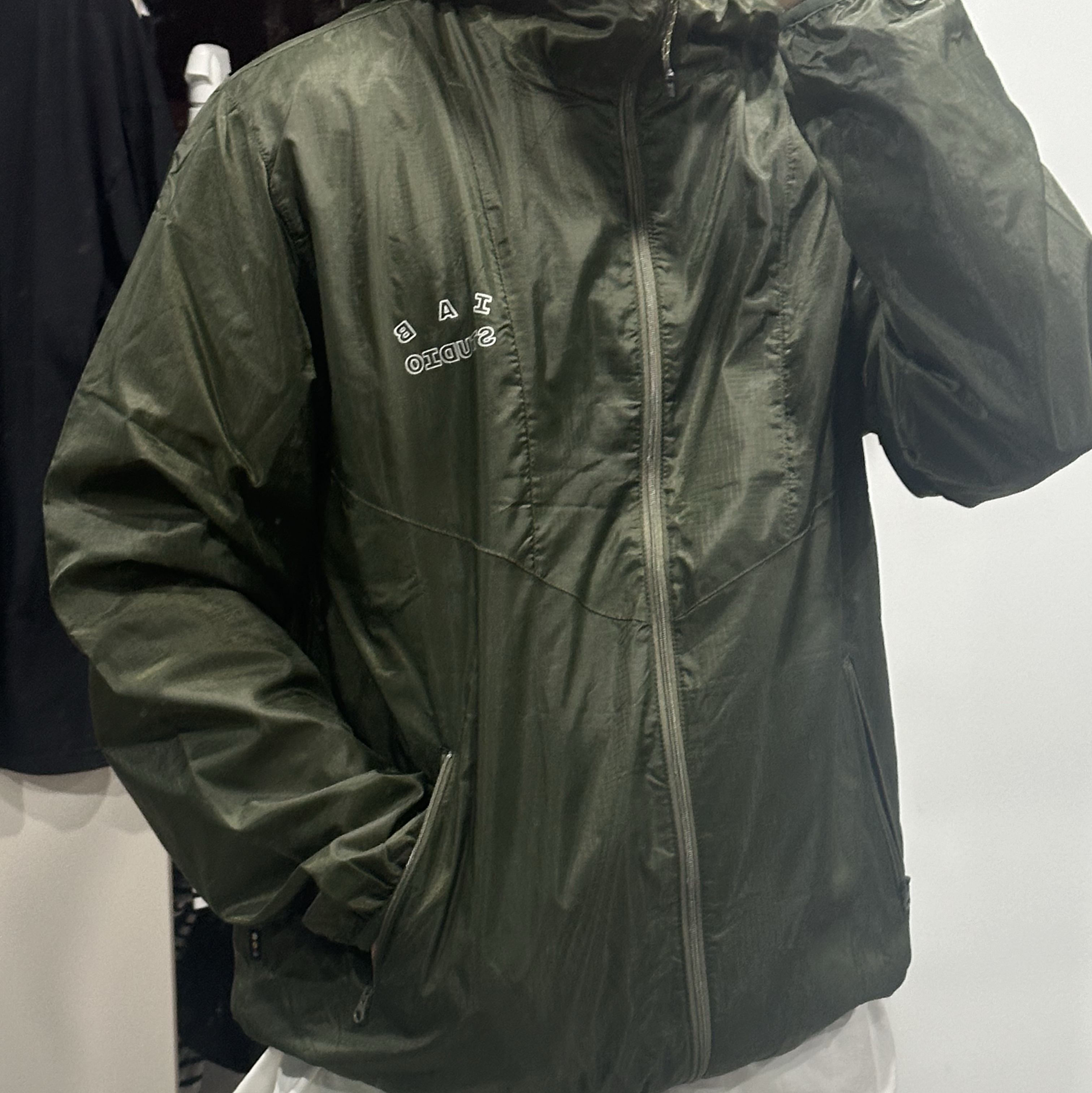IAB Studio Ripstop Wind Jacket Deep Green 착용 스타일 - 1