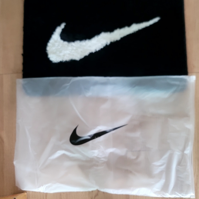 Nike Swoosh Rug Black White 착용 스타일