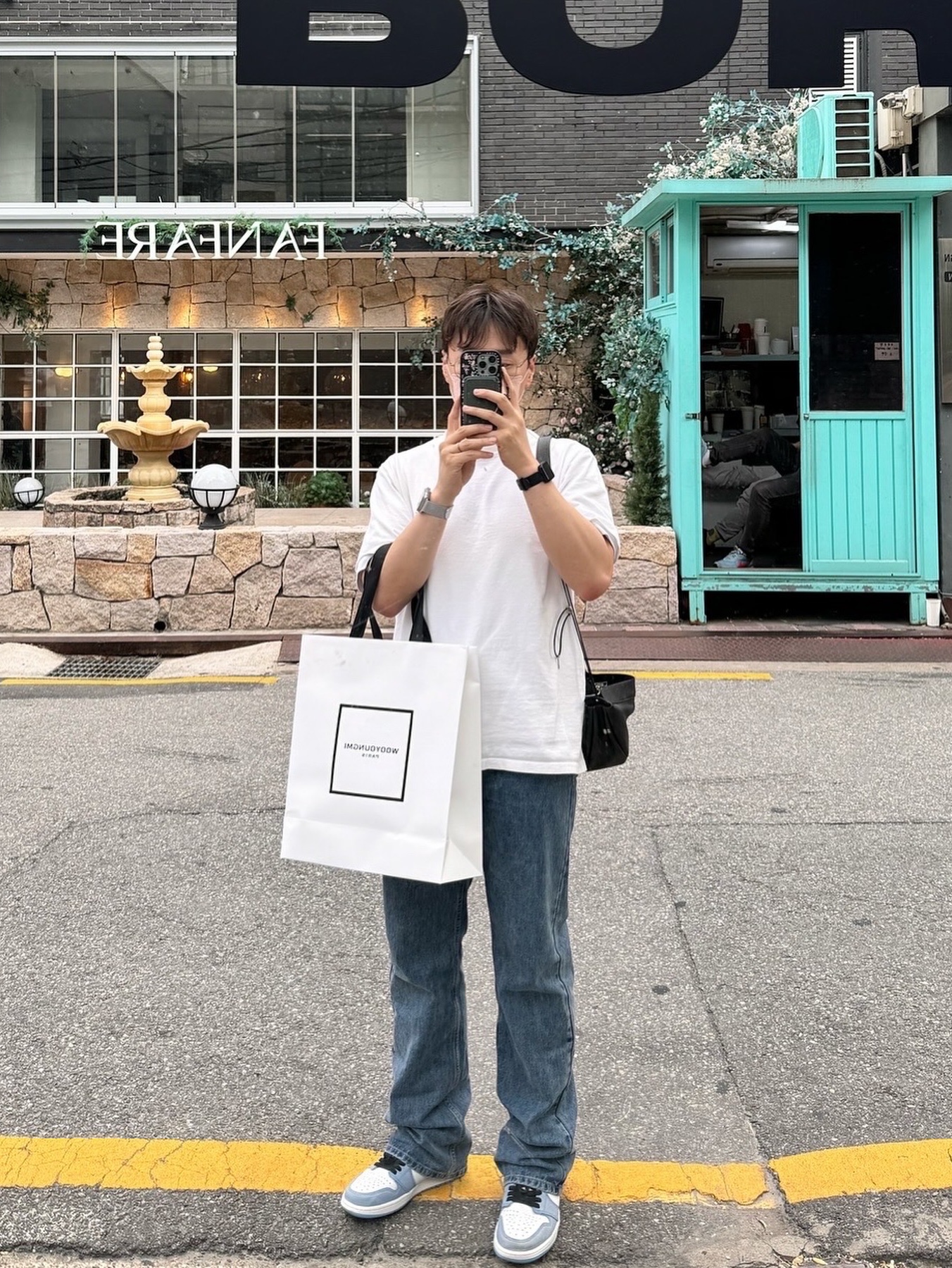 Stussy Withered Flower T-Shirt White, Wooyoungmi Long Straight Denim Pants Blue -23FW 착용 스타일 - 1