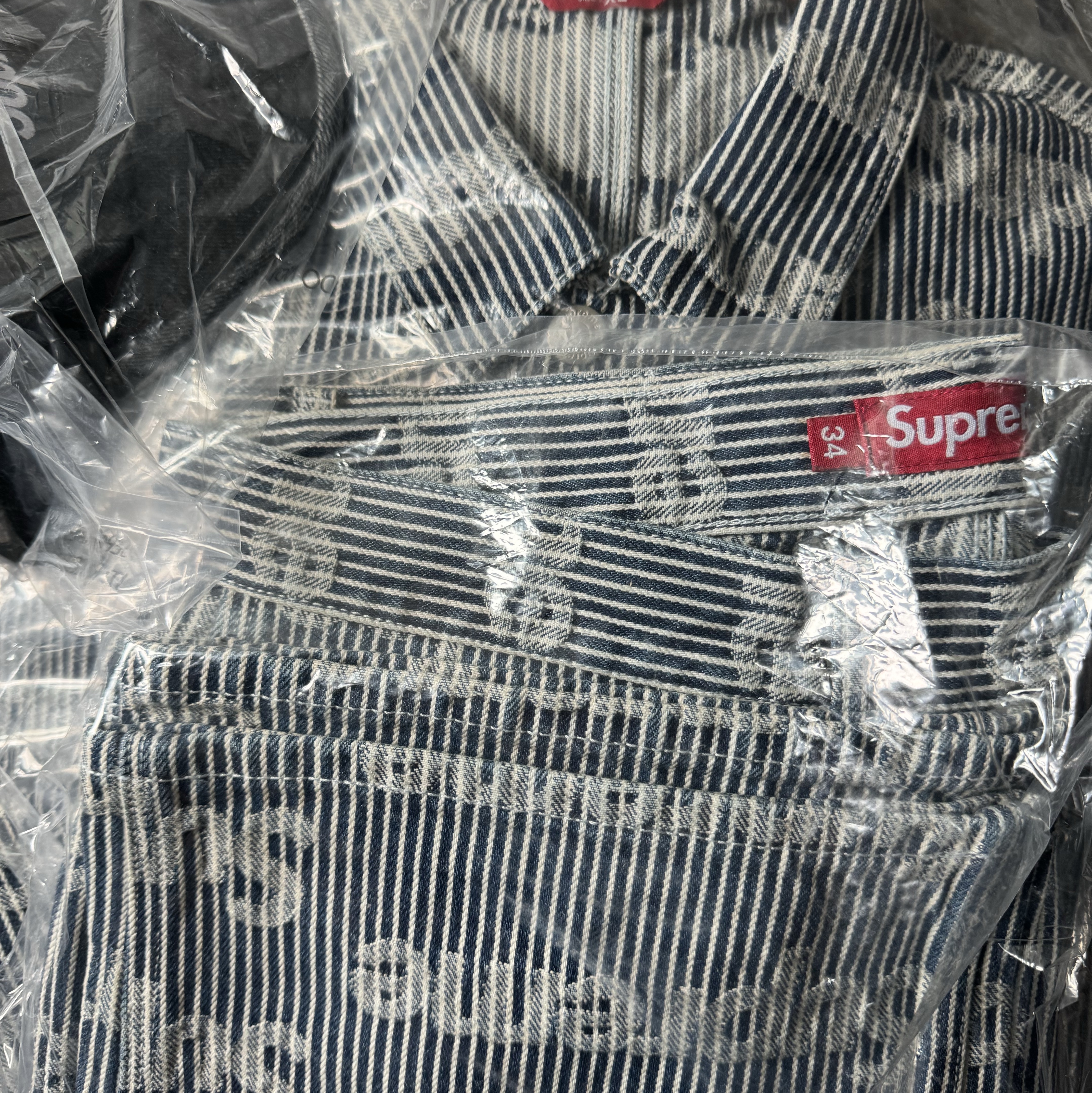Supreme Denim Chore Trucker Jacket Stripe - 24SS, Supreme Denim Painter Pants Stripe - 24SS 착용 스타일