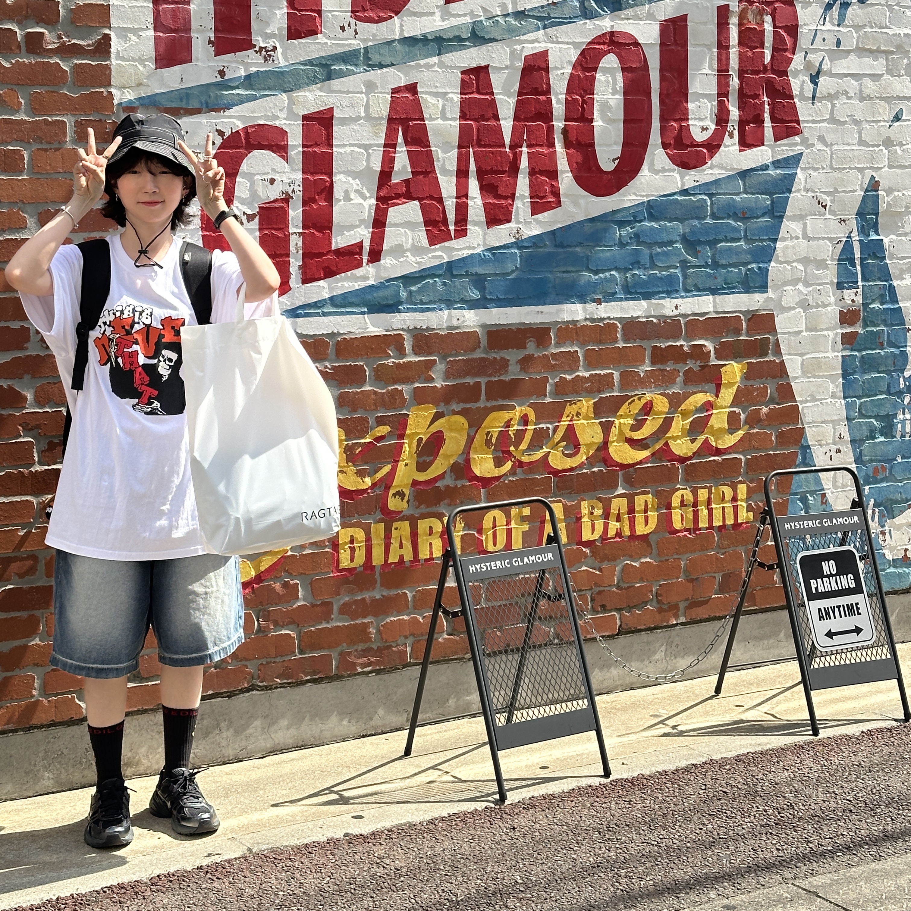 (W) Matin Kim Matin Stitch Safari Bucket Hat Black, Nike V2K Run Black Anthracite 착용 스타일 - 3