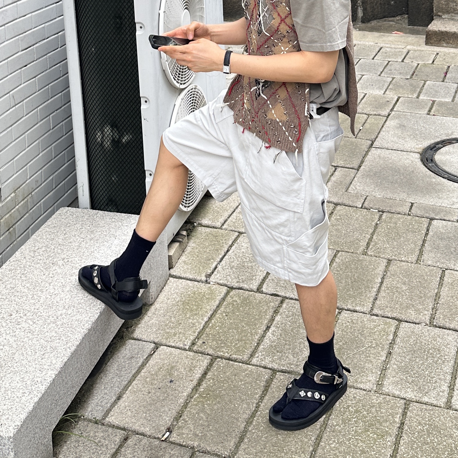 Toga x Suicoke Tono Sandals Black 착용 스타일 - 5